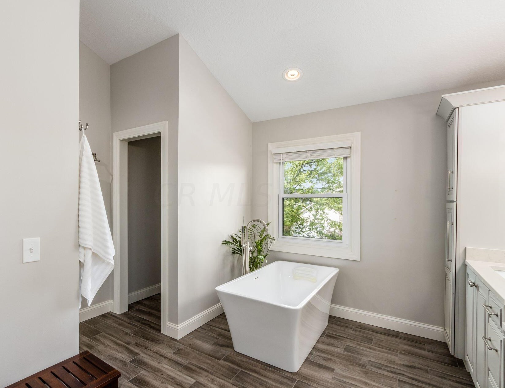 5220 Somerset Ave, Westerville OH  43082-8475 exterior