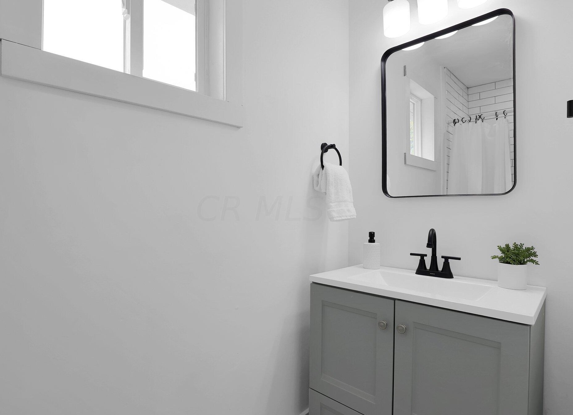 385 Mithoff St, Columbus OH 43206-3530 exterior