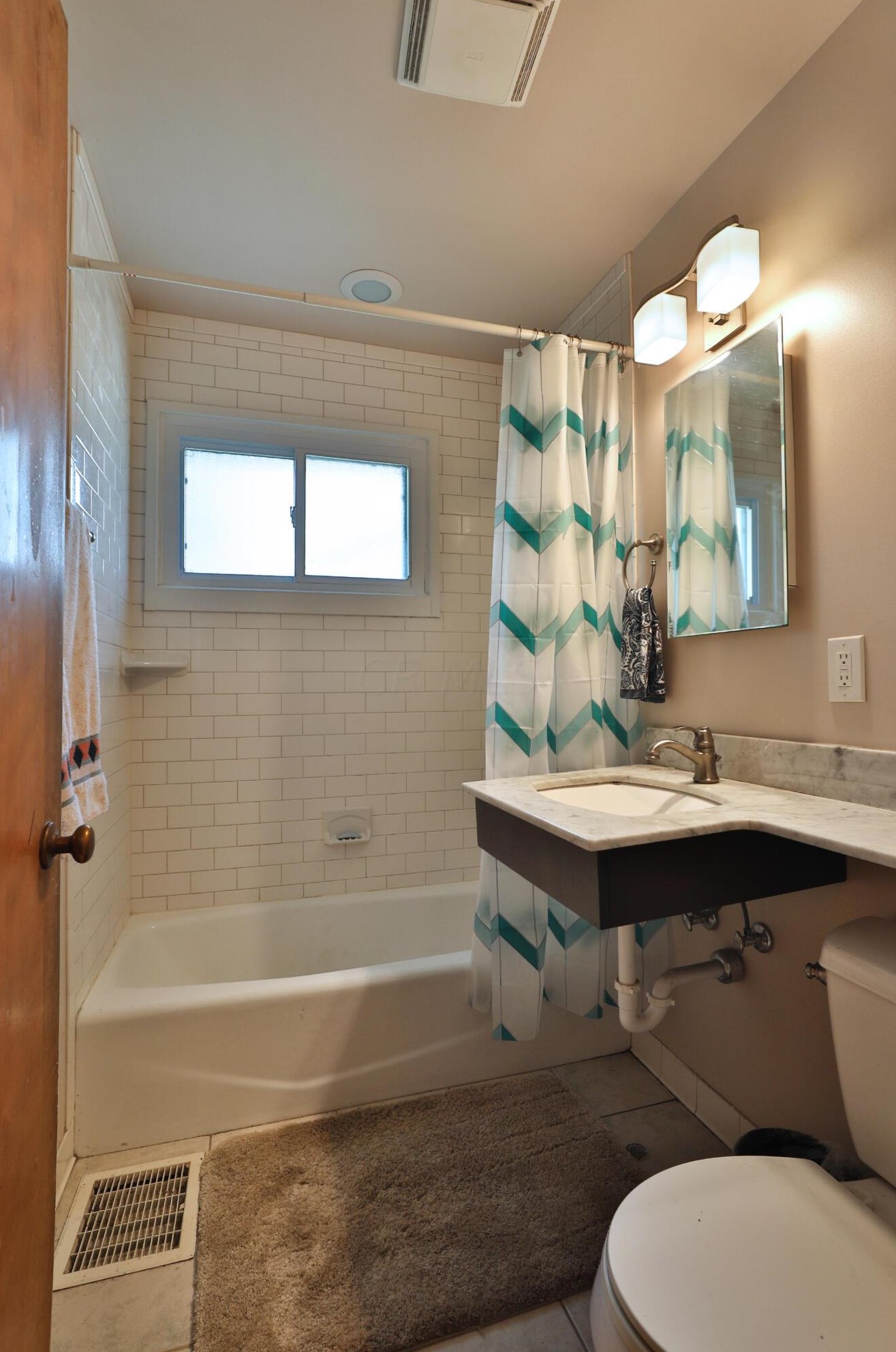 2211 Edgevale Rd, Columbus OH 43221-1109 exterior