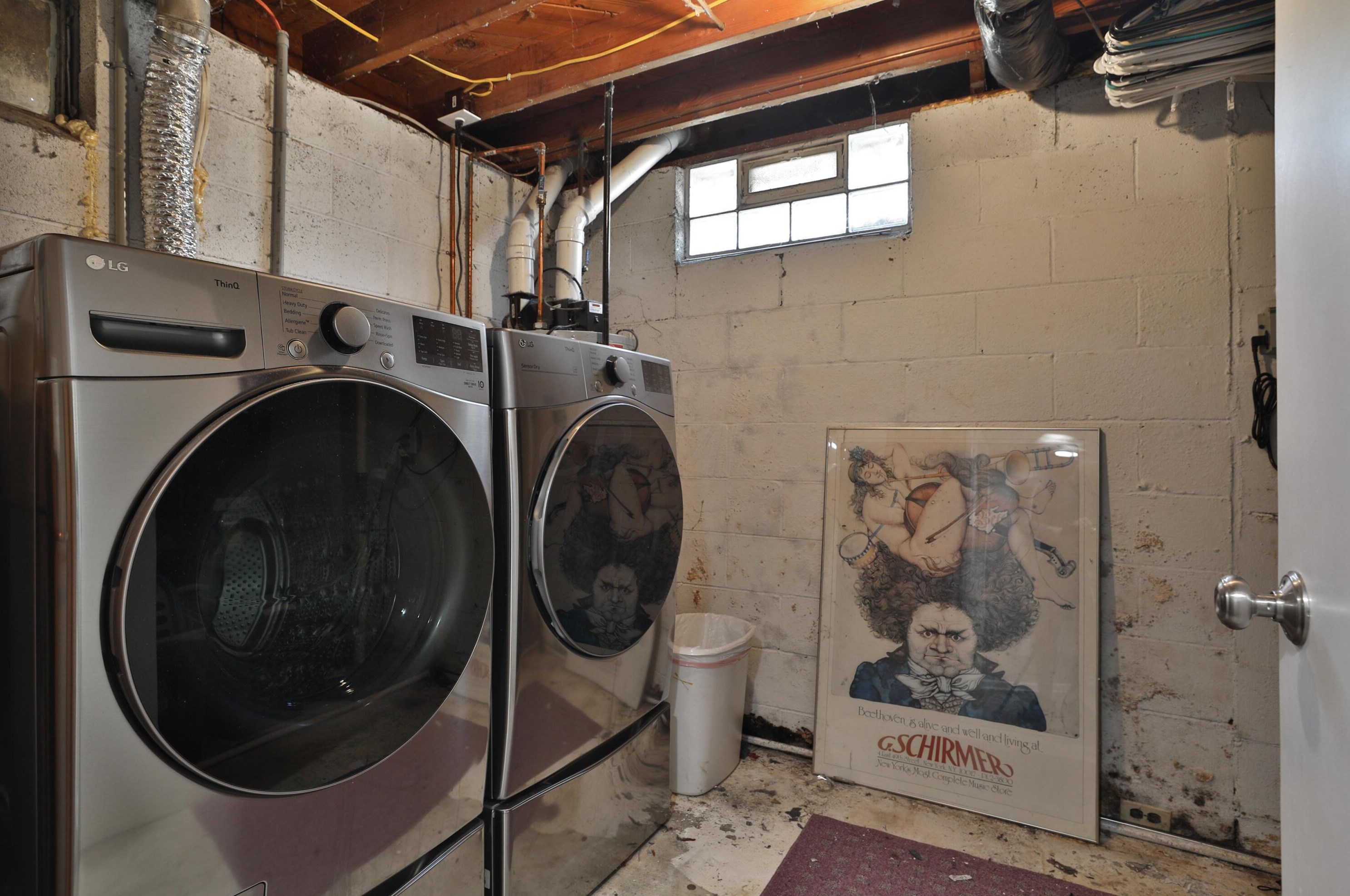 2211 Edgevale Rd, Columbus OH 43221-1109 exterior