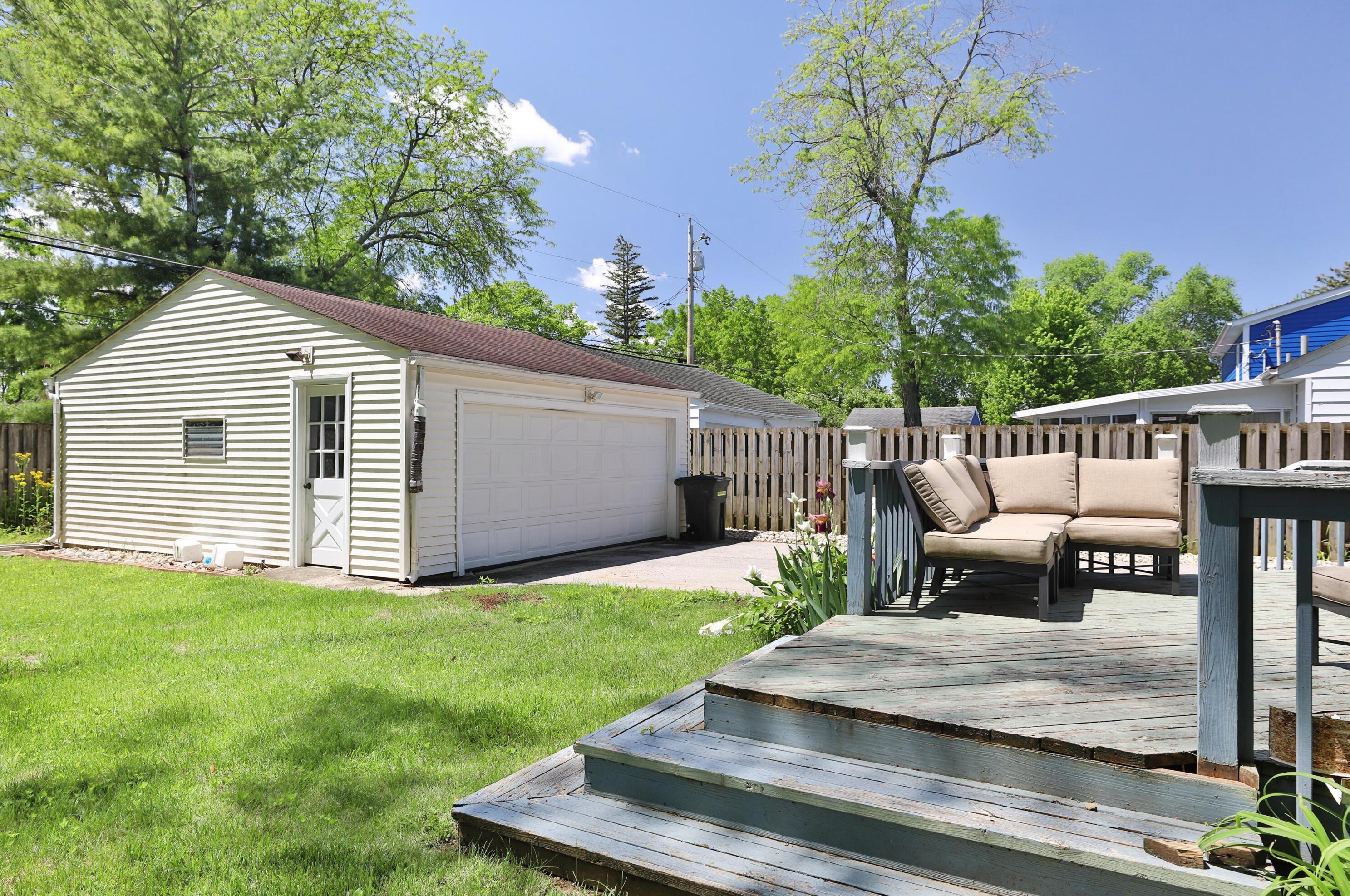 2211 Edgevale Rd, Columbus OH 43221-1109 exterior