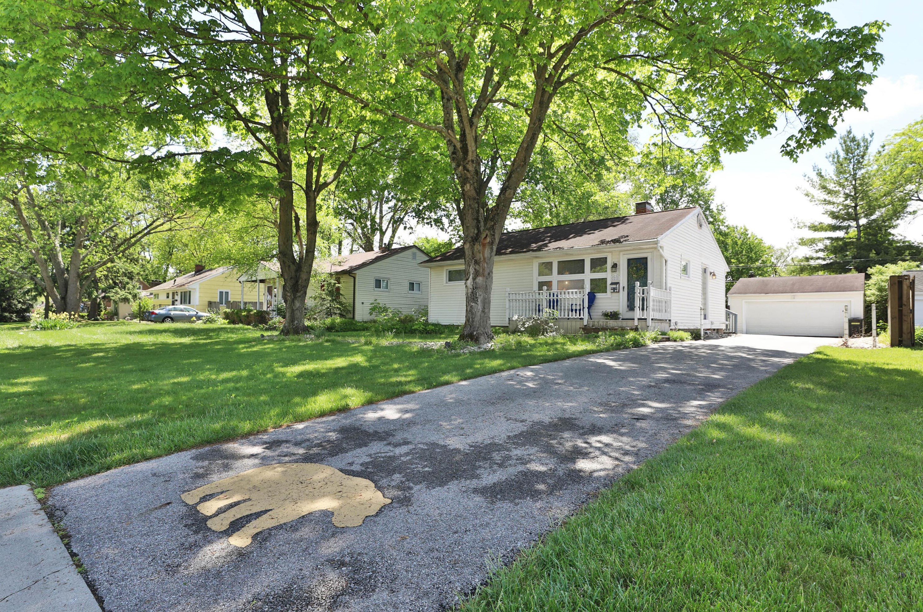 2211 Edgevale Rd, Columbus OH 43221-1109 exterior