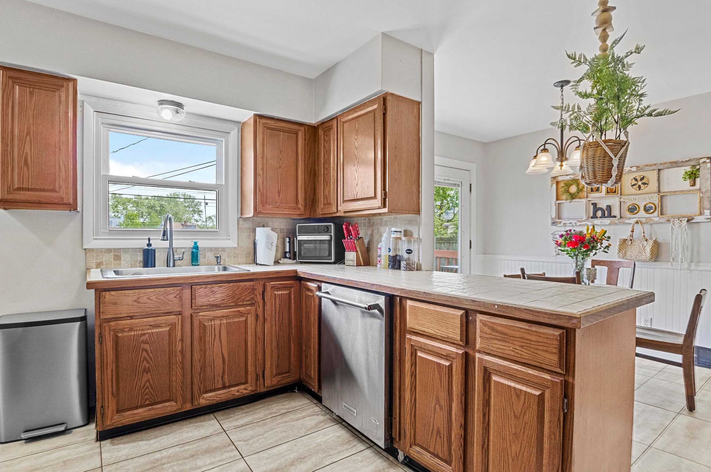 166 Buena Vis Ave, Columbus OH 43228-6122 exterior