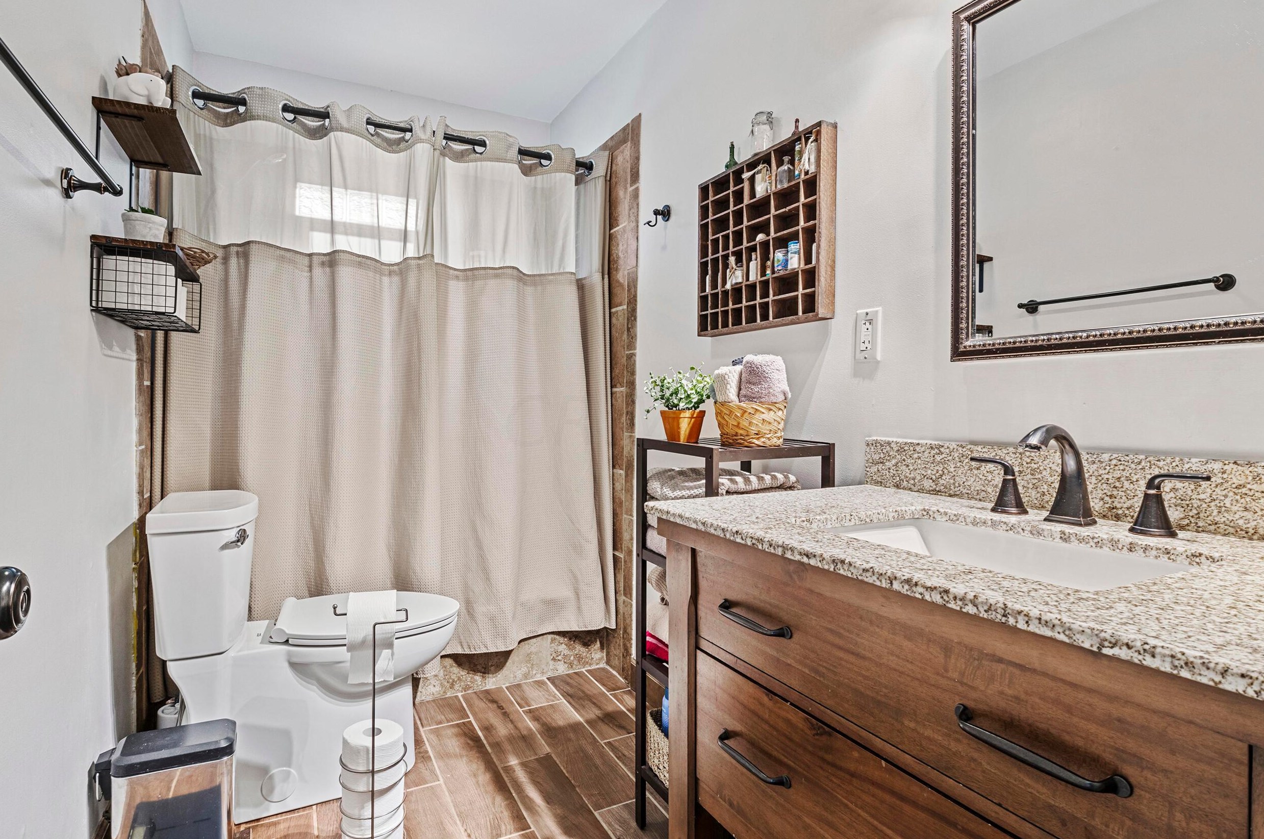 166 Buena Vis Ave, Columbus OH 43228-6122 exterior