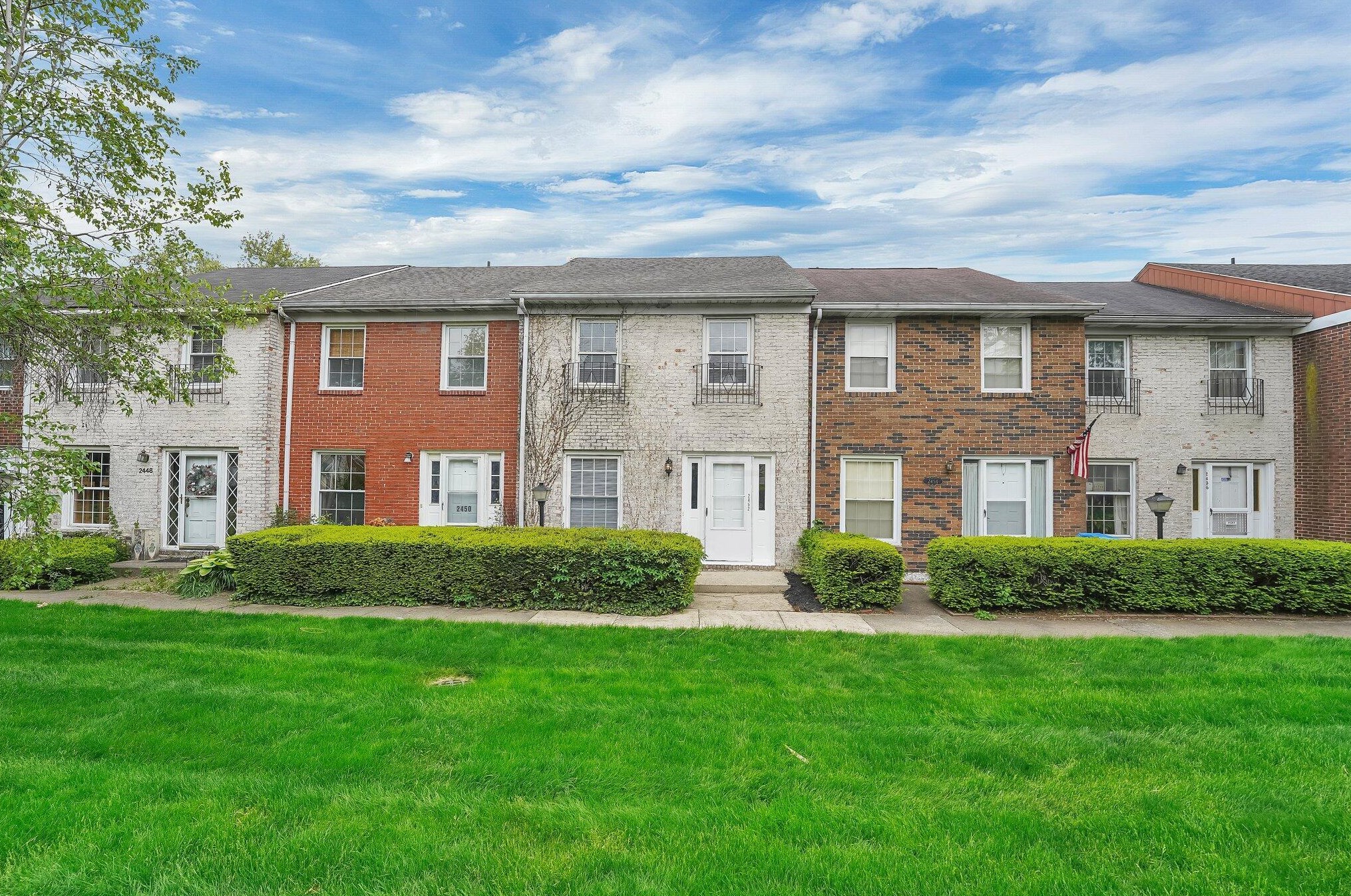 2452 Hardesty Dr, Columbus OH  43204-5812 exterior