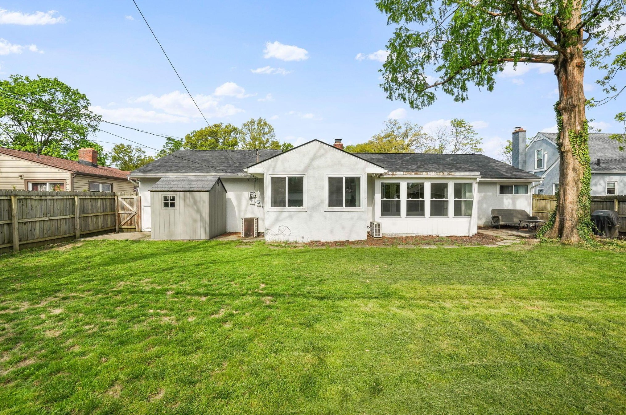 184 Merkle Rd, Columbus OH 43209-1555 exterior