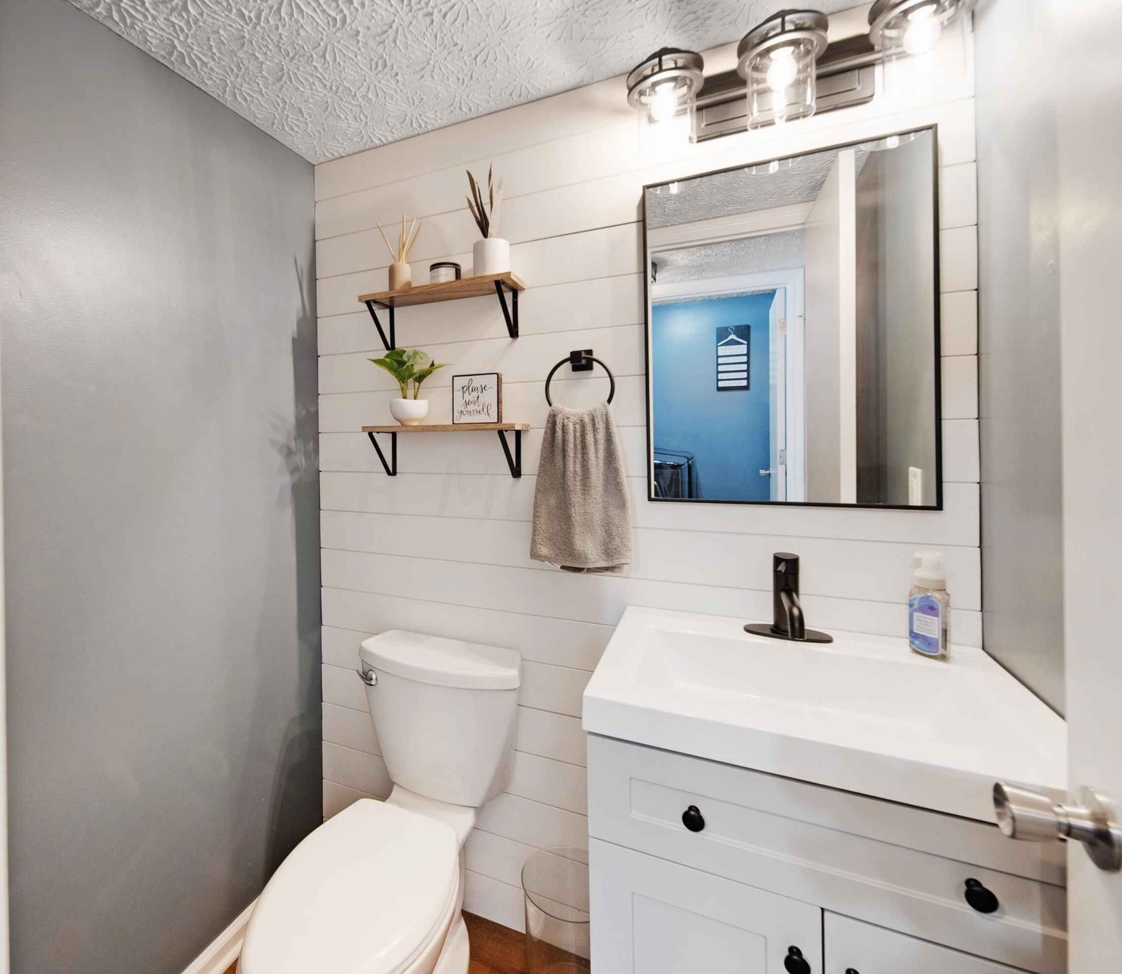 5931 Buechler Bnd, Columbus OH  43228-8803 exterior