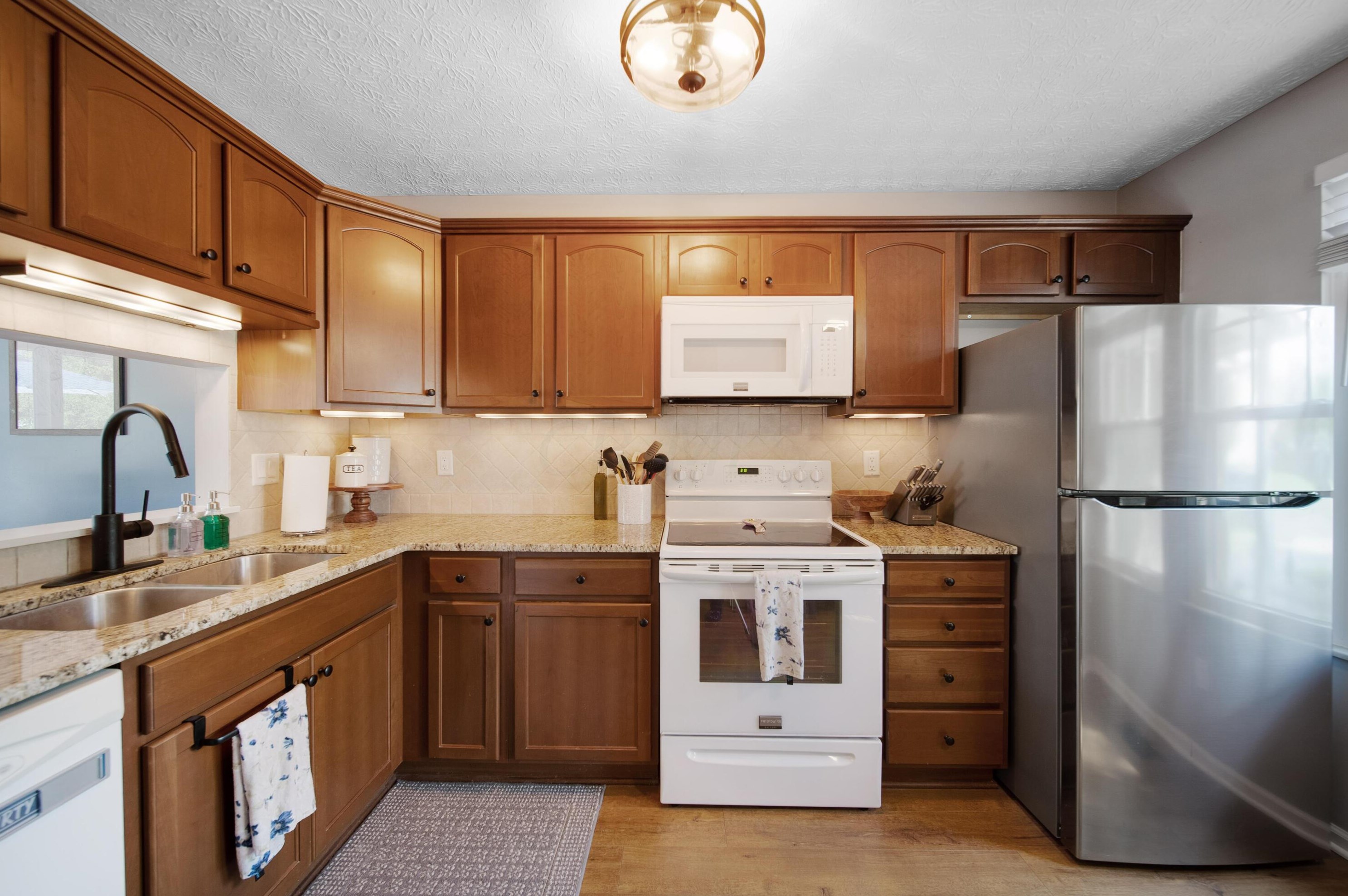 5931 Buechler Bnd, Columbus OH  43228-8803 exterior