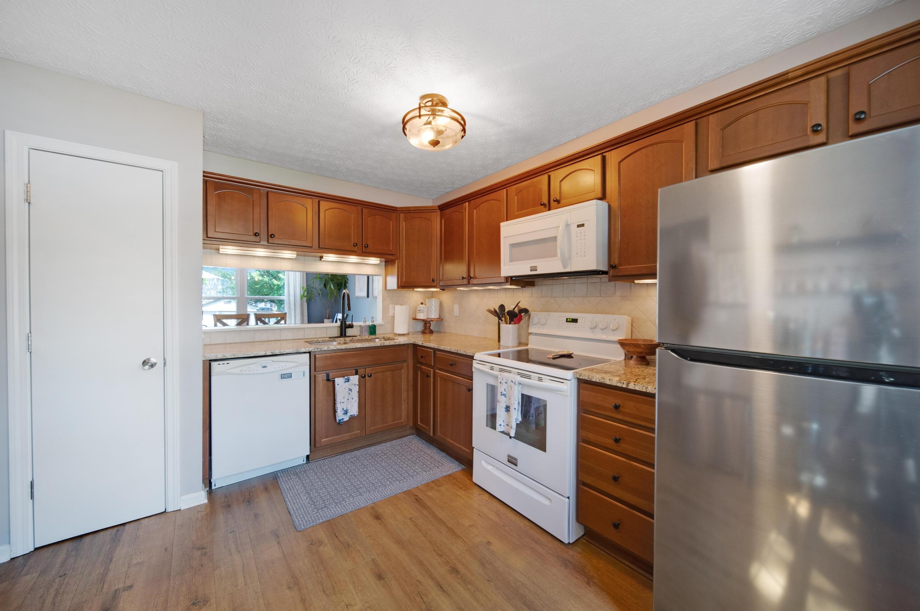 5931 Buechler Bnd, Columbus OH  43228-8803 exterior