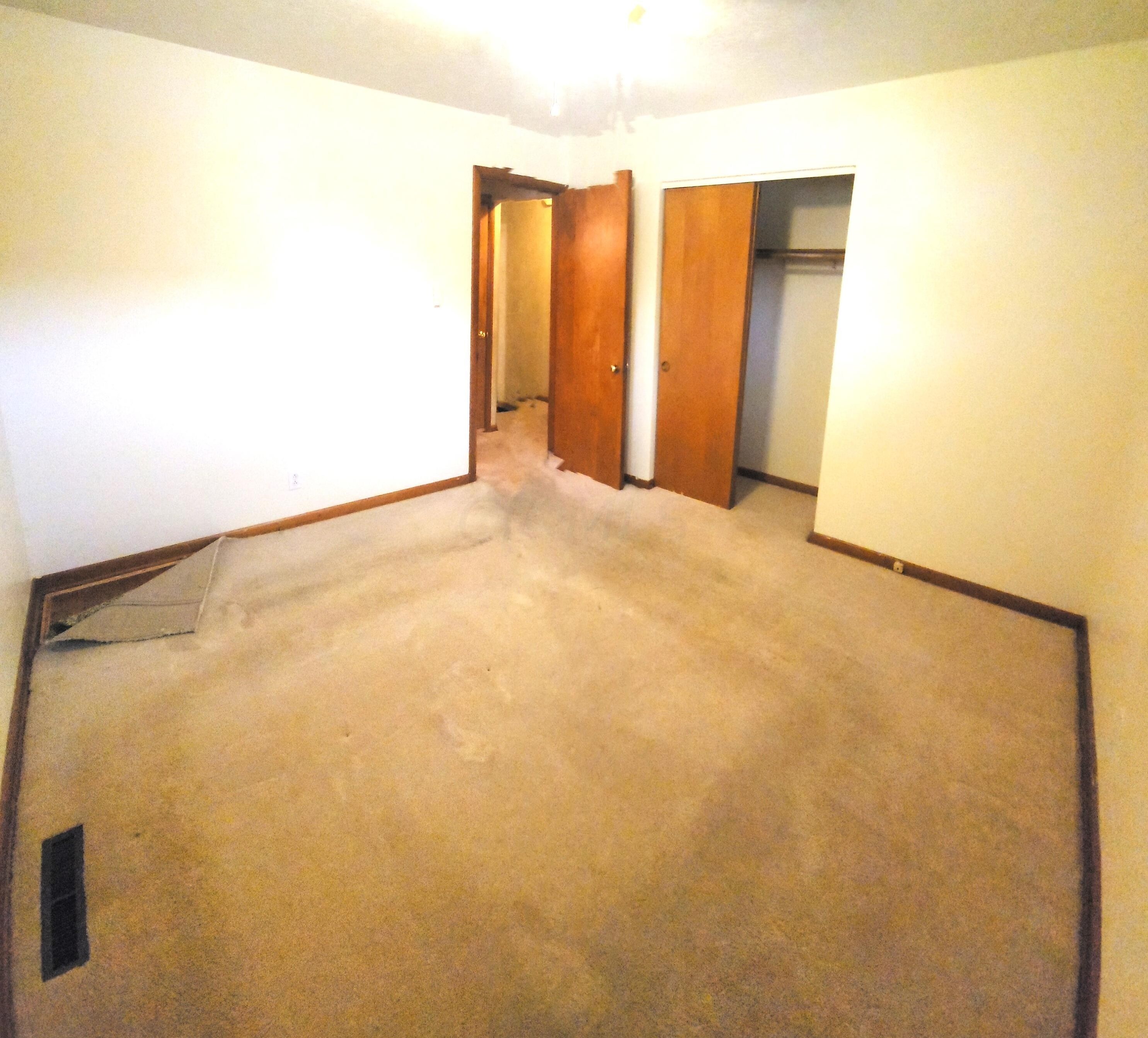 392 Mayflower Blvd, Columbus OH 43213-2366 exterior