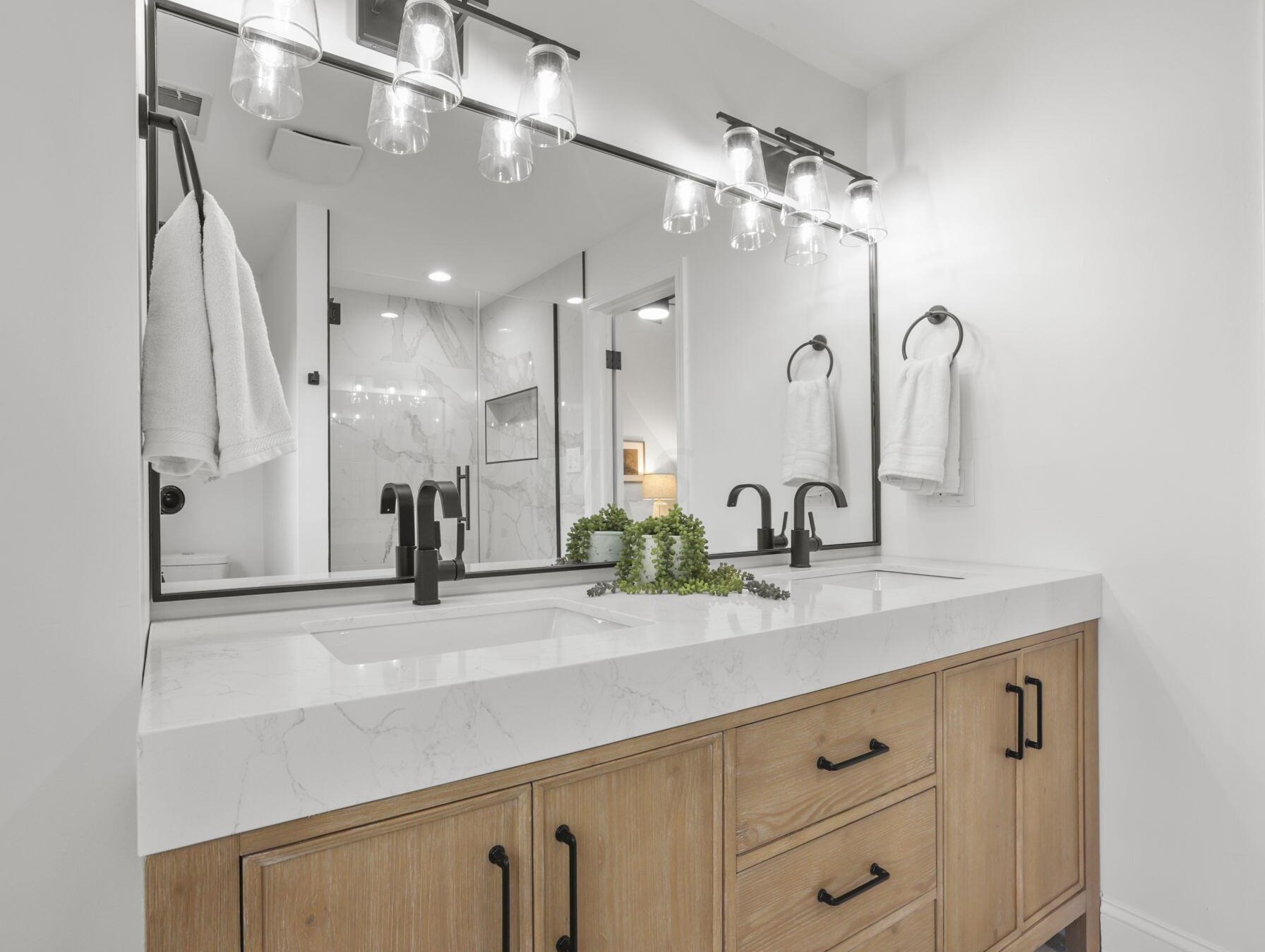 2056 Jervis Rd, Columbus OH  43221-2728 exterior