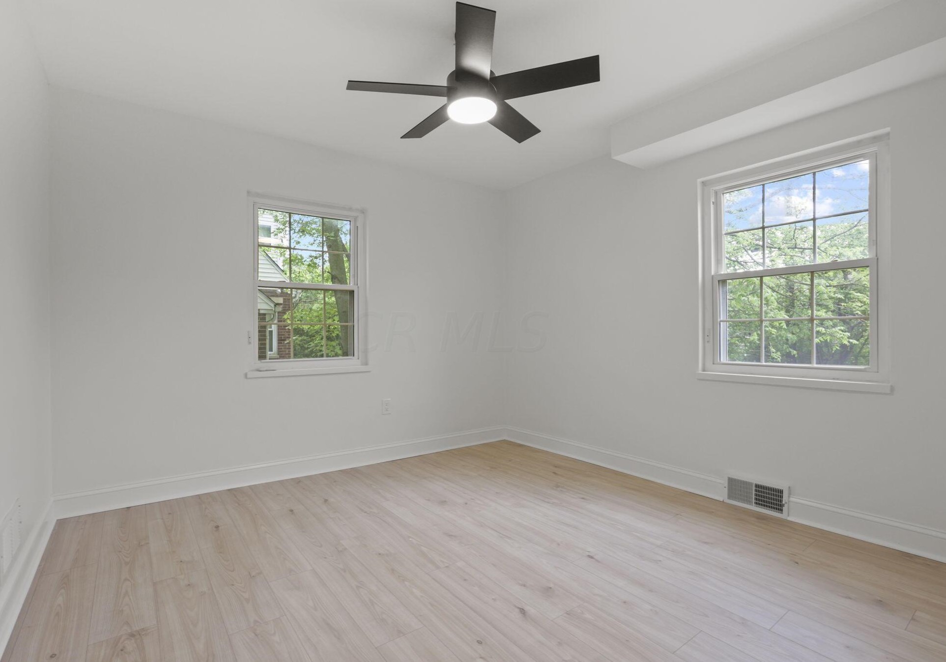 2056 Jervis Rd, Columbus OH  43221-2728 exterior