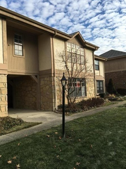 6172 Stornoway Dr, Columbus OH  43213-2172 exterior