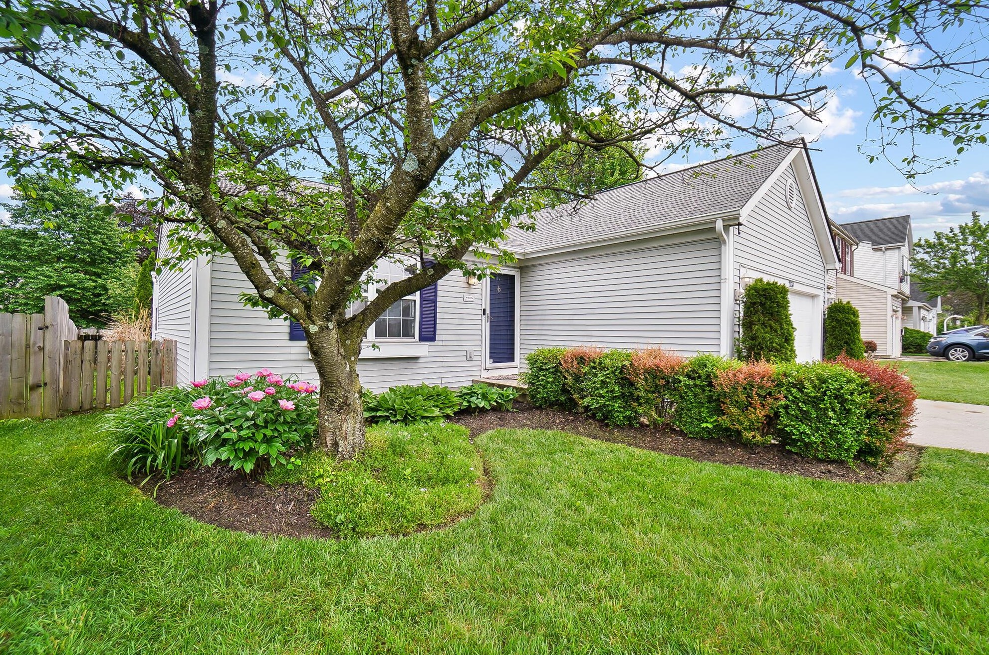 2338 Nottaway Ct, Darbydale OH  43123-1593 exterior