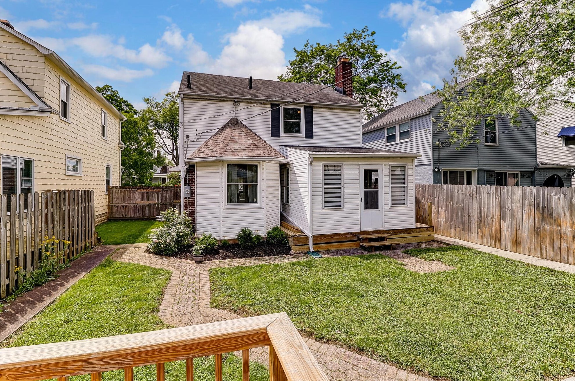 330 Guernsey Ave, Columbus OH 43204-2528 exterior