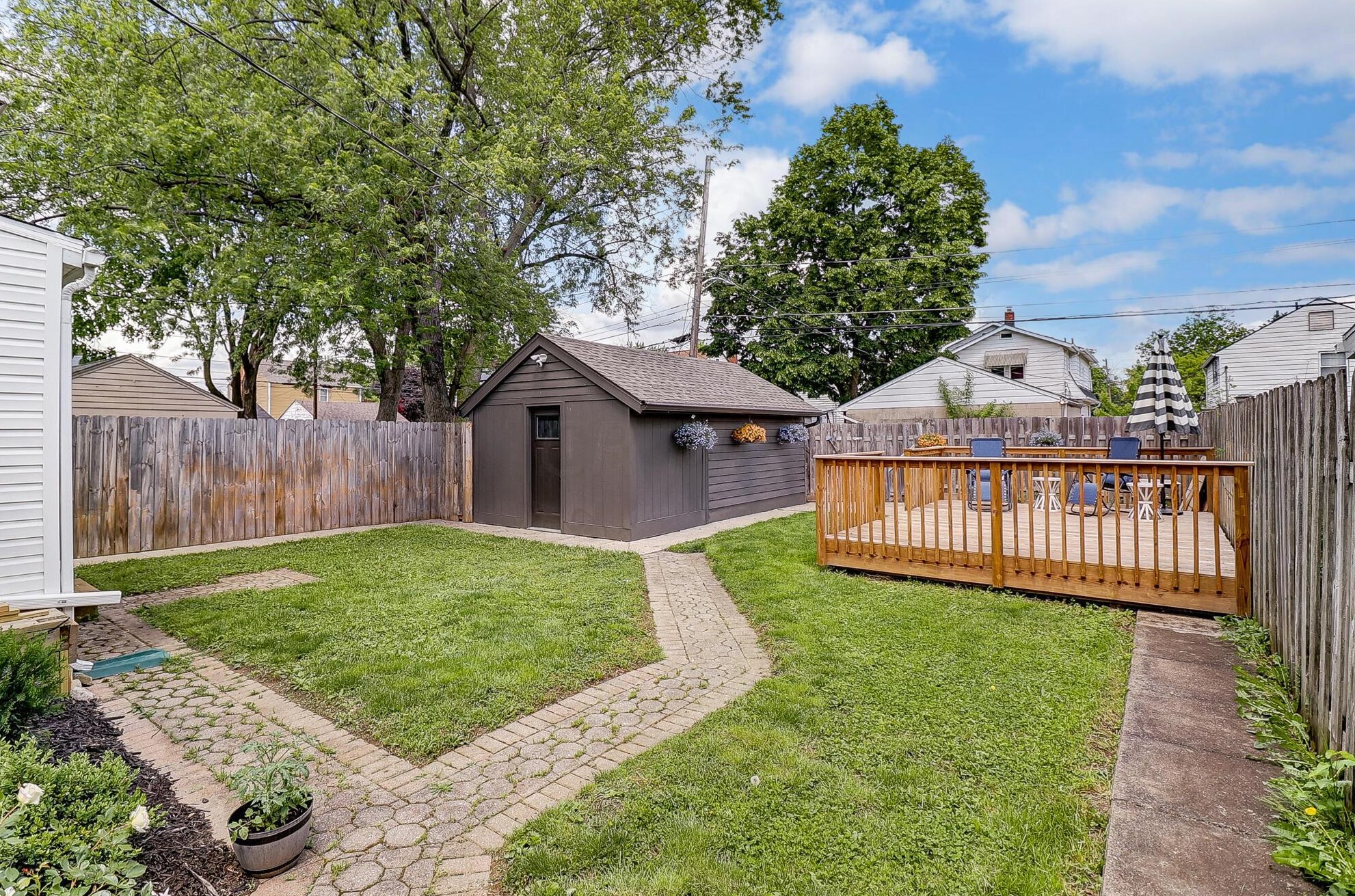 330 Guernsey Ave, Columbus OH 43204-2528 exterior