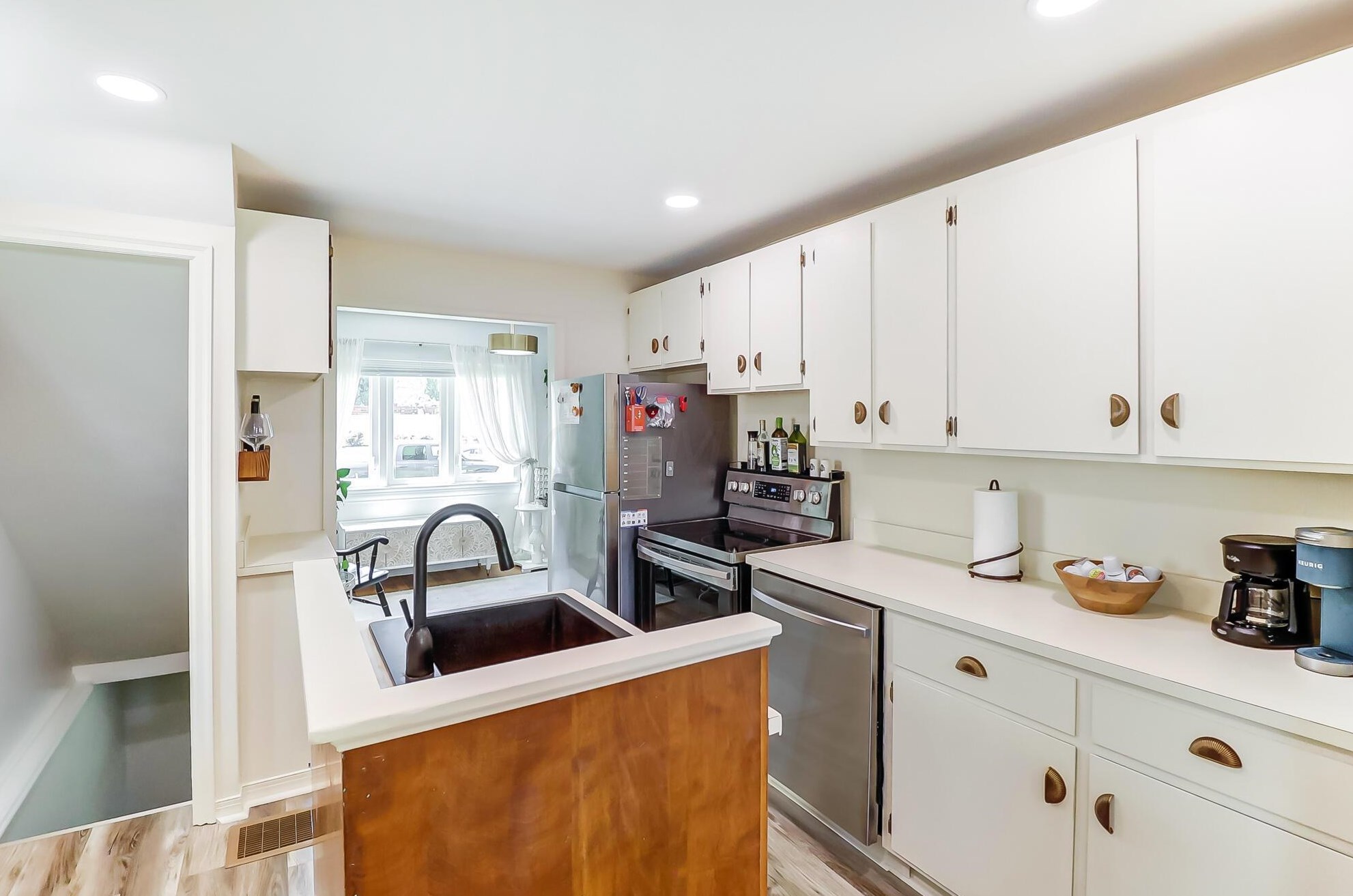 330 Guernsey Ave, Columbus OH 43204-2528 exterior