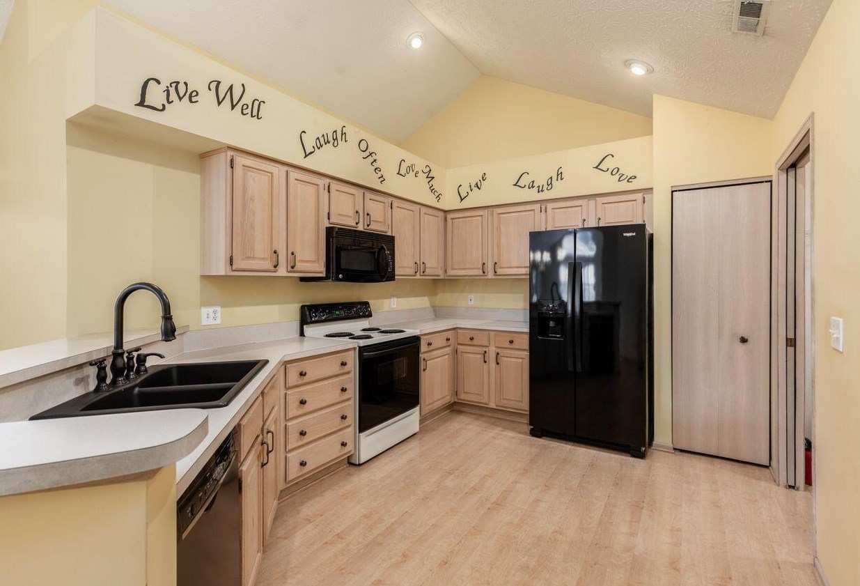 5551 Meadowood Ln, Westerville OH  43082-9463 exterior