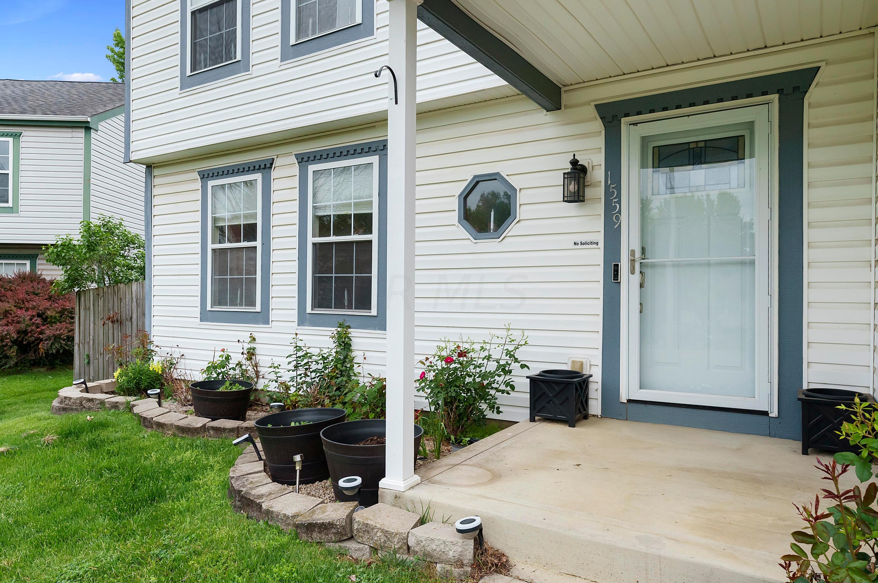 1559 Gardeau Ct, Columbus OH  43223-6227 exterior