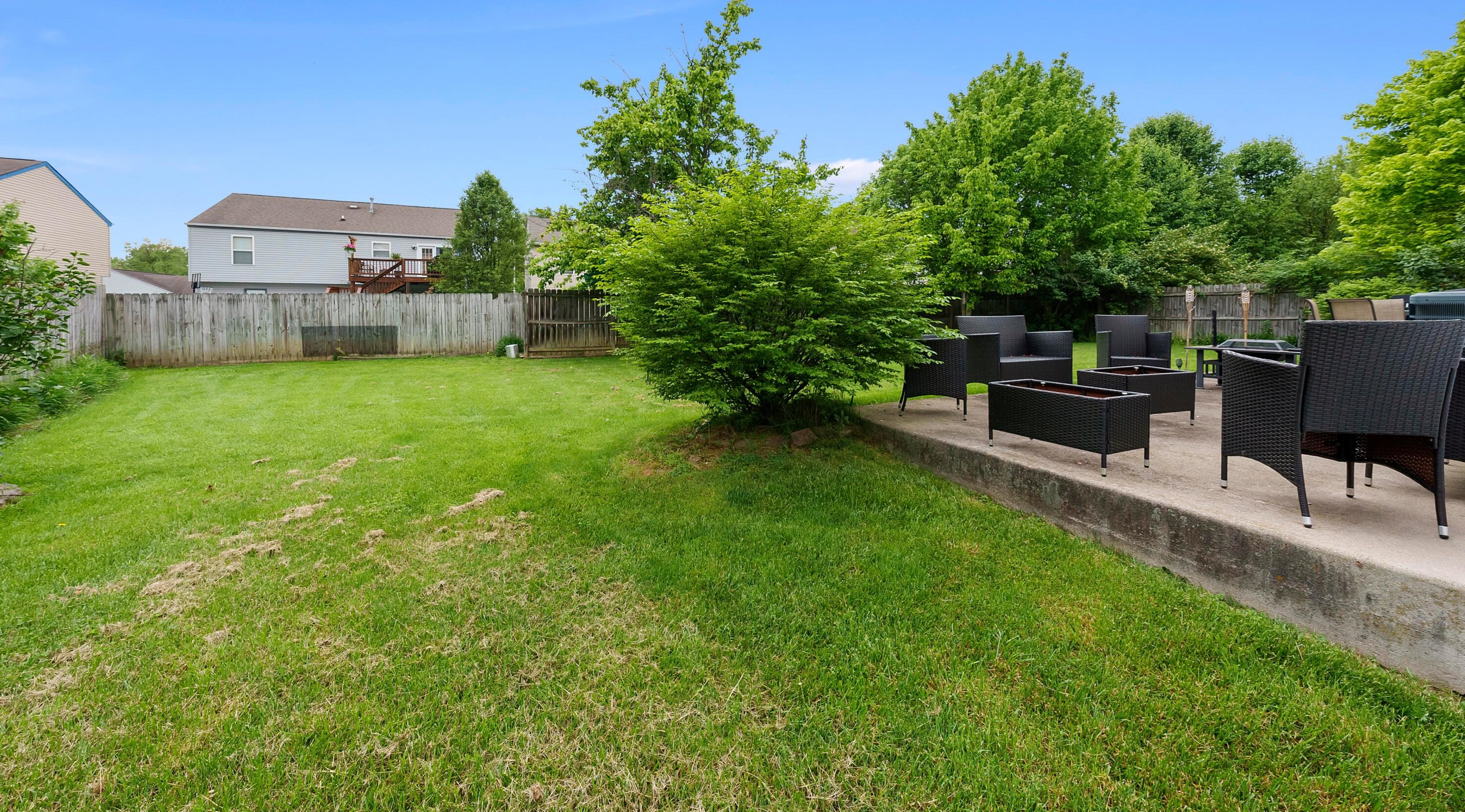 1559 Gardeau Ct, Columbus OH  43223-6227 exterior