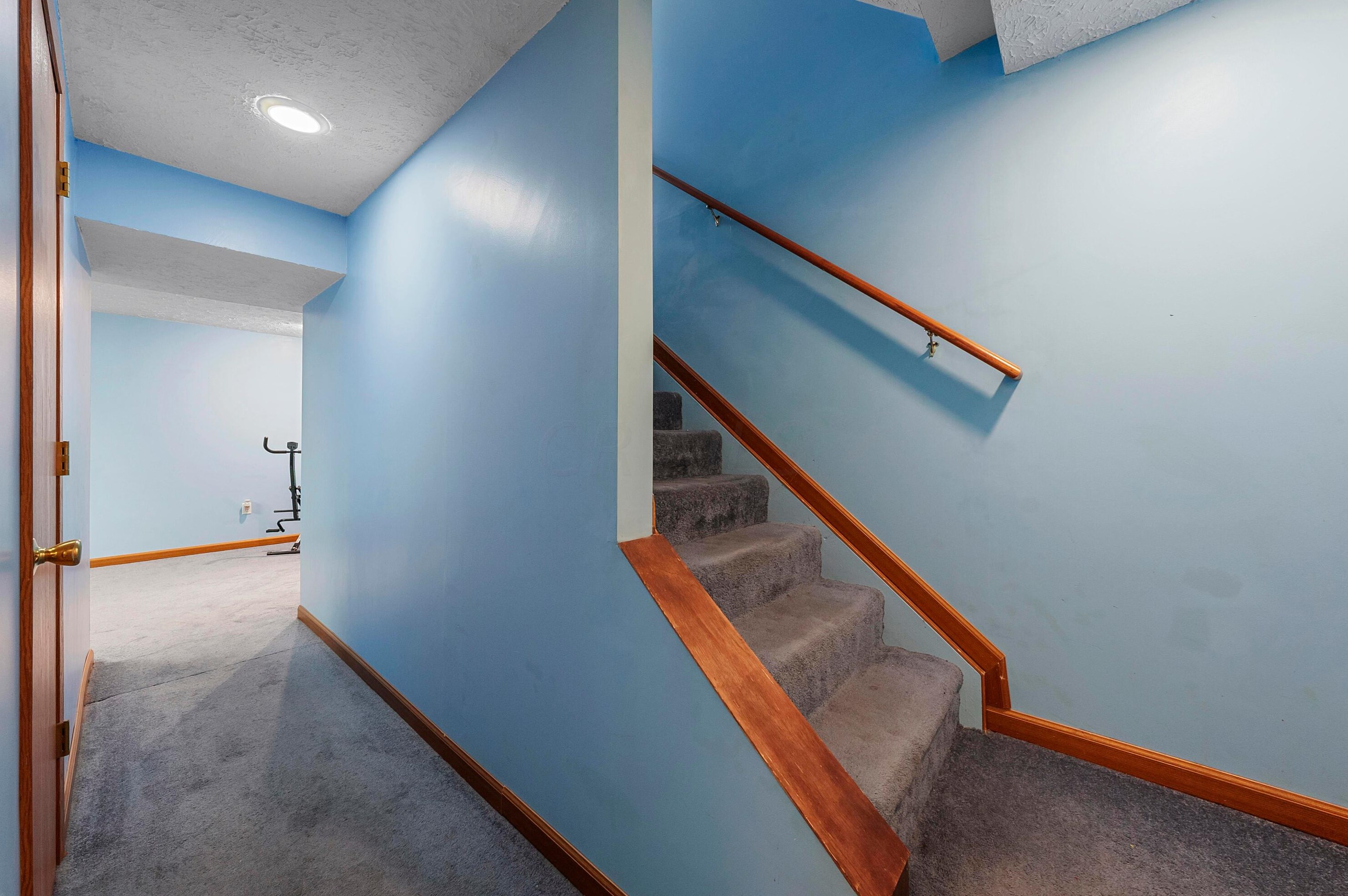 1559 Gardeau Ct, Columbus OH  43223-6227 exterior