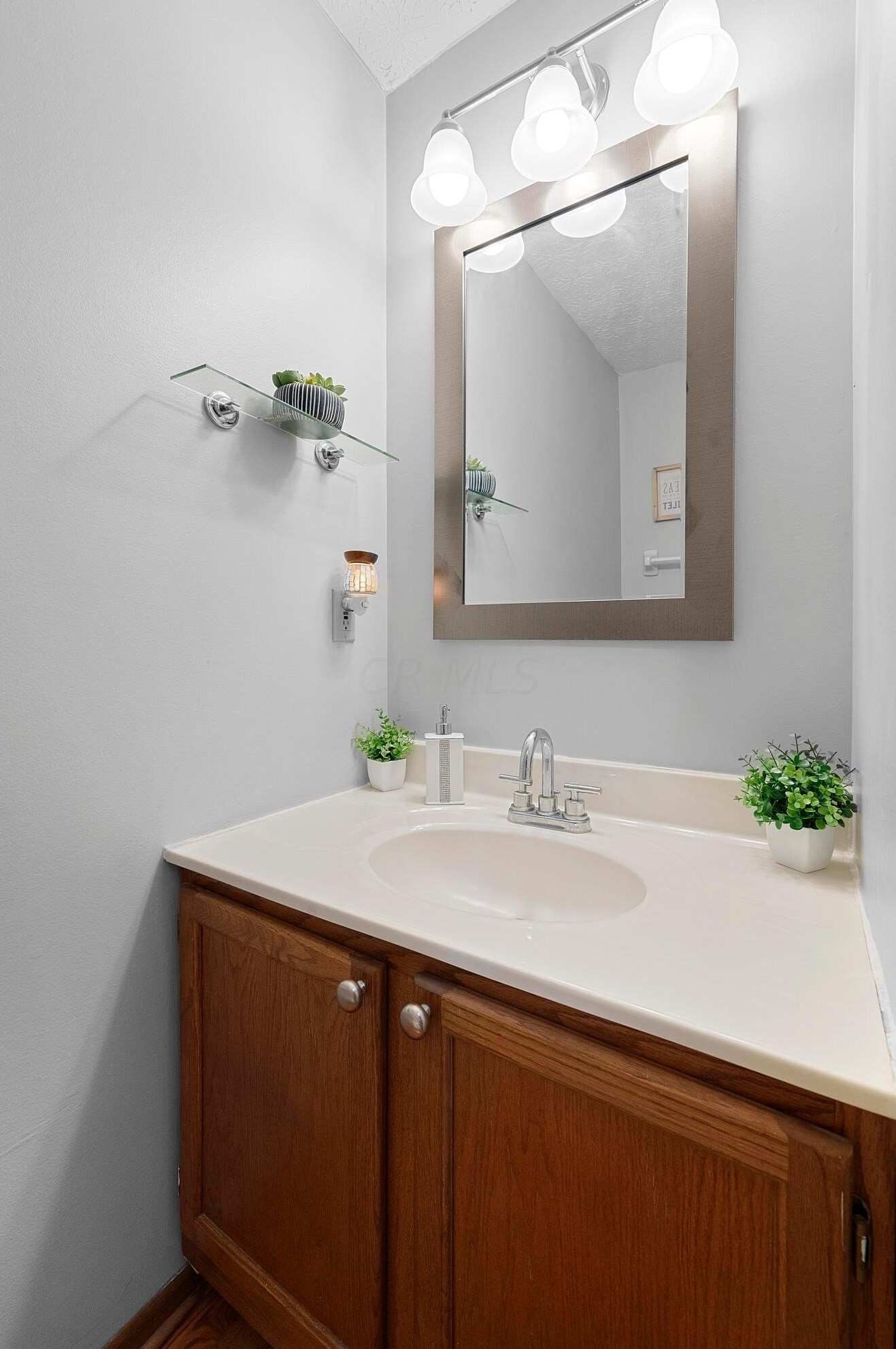 1559 Gardeau Ct, Columbus OH  43223-6227 exterior