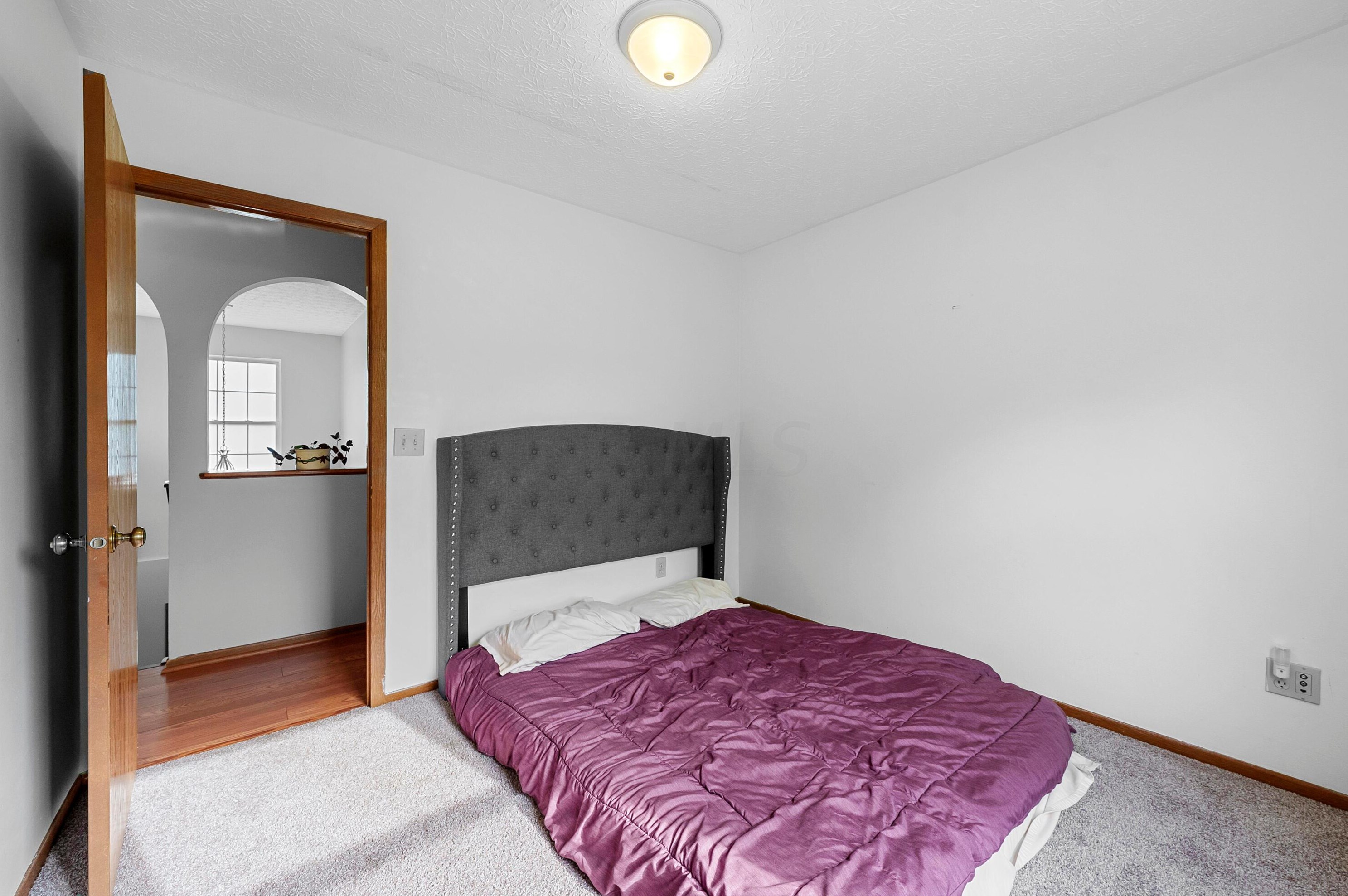 1559 Gardeau Ct, Columbus OH  43223-6227 exterior