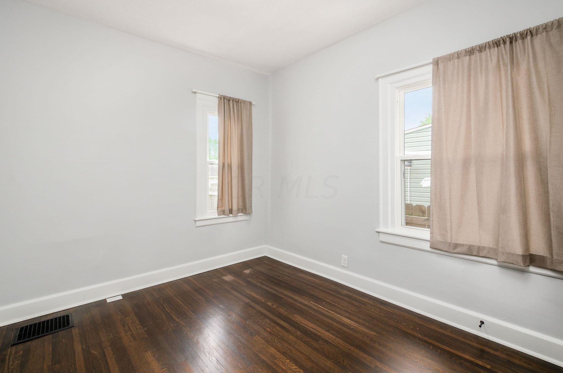 559 Frebis Ave, Columbus OH  43206-3749 exterior