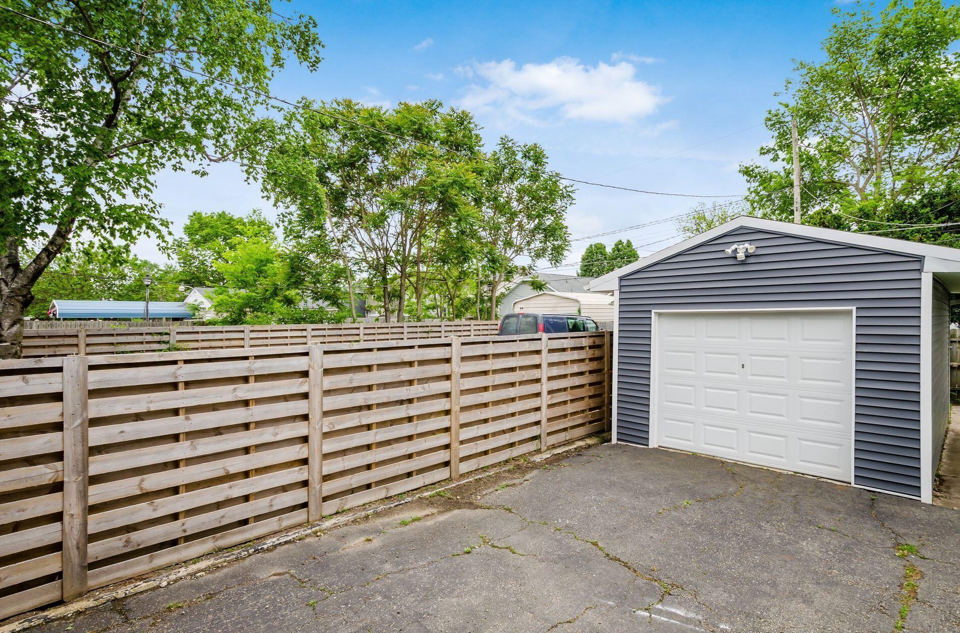 559 Frebis Ave, Columbus OH  43206-3749 exterior