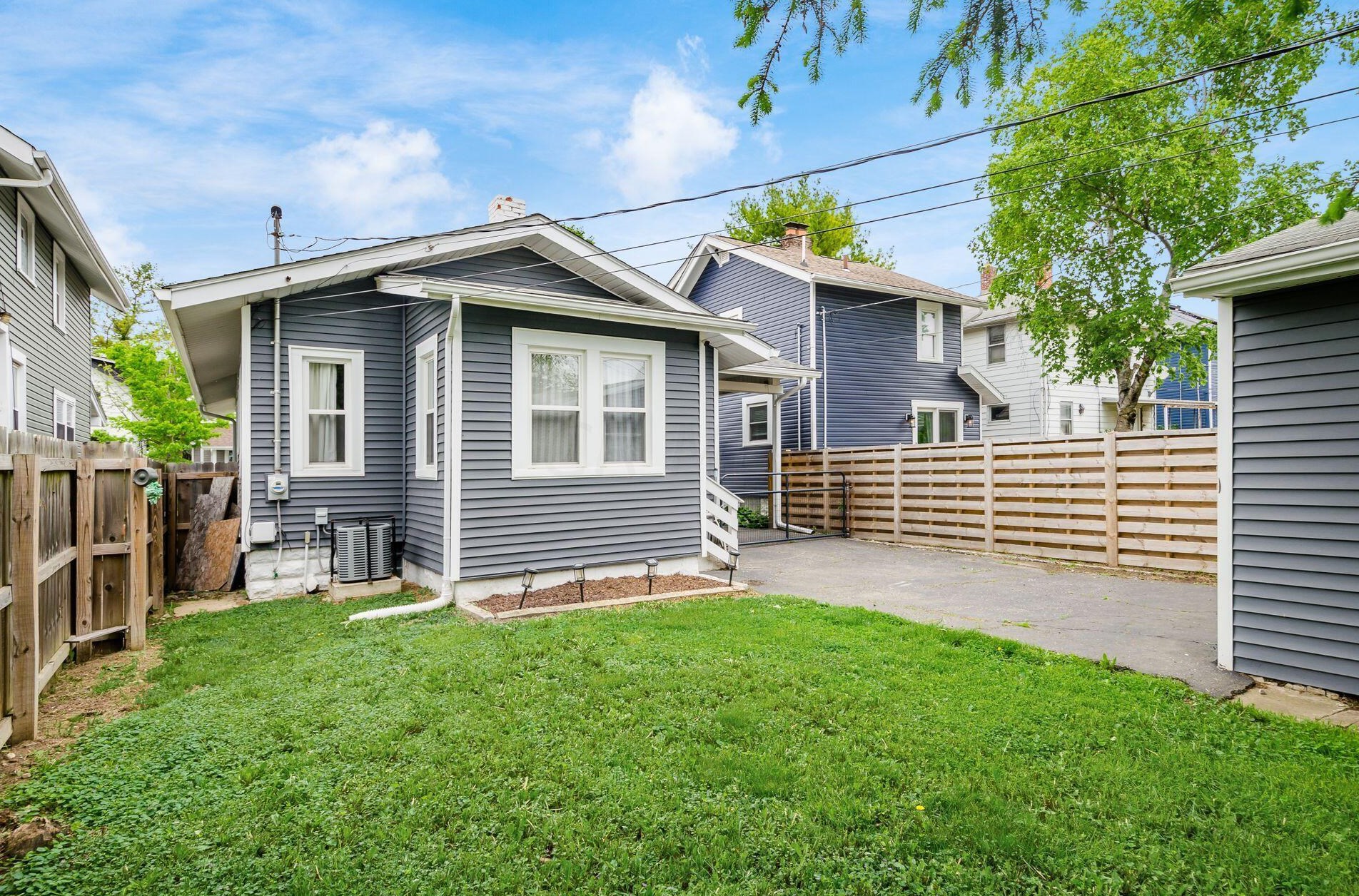 559 Frebis Ave, Columbus OH  43206-3749 exterior