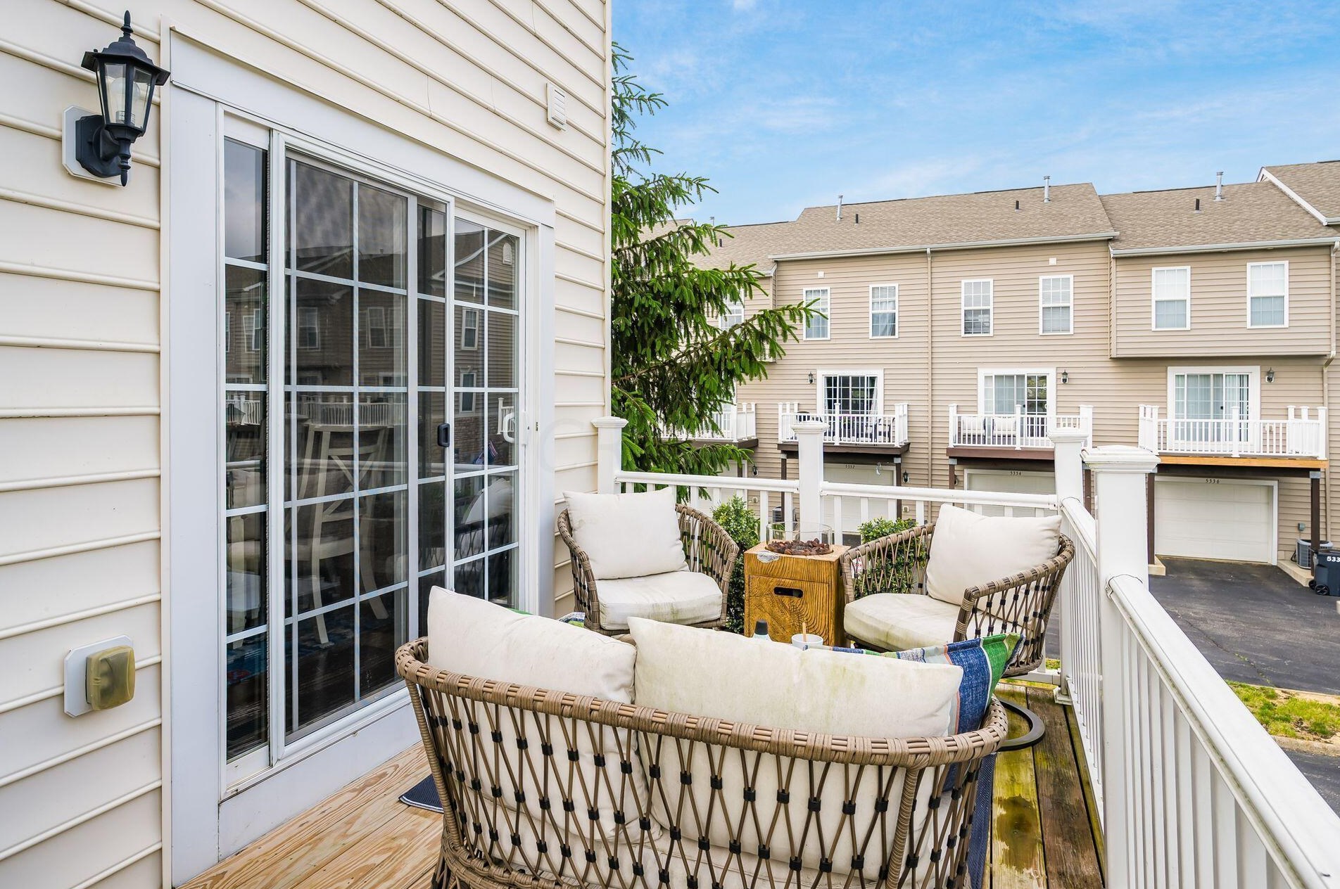 5590 Crystal Falls St, Dublin OH  43016-6281 exterior