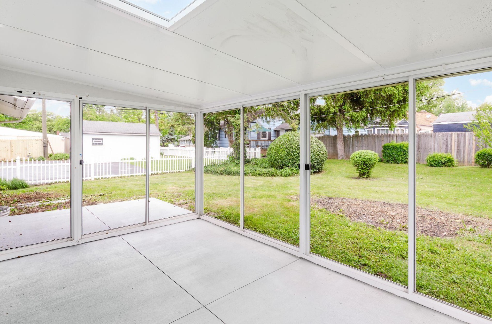 1094 Kenwick Rd, Columbus OH 43209-2582 exterior