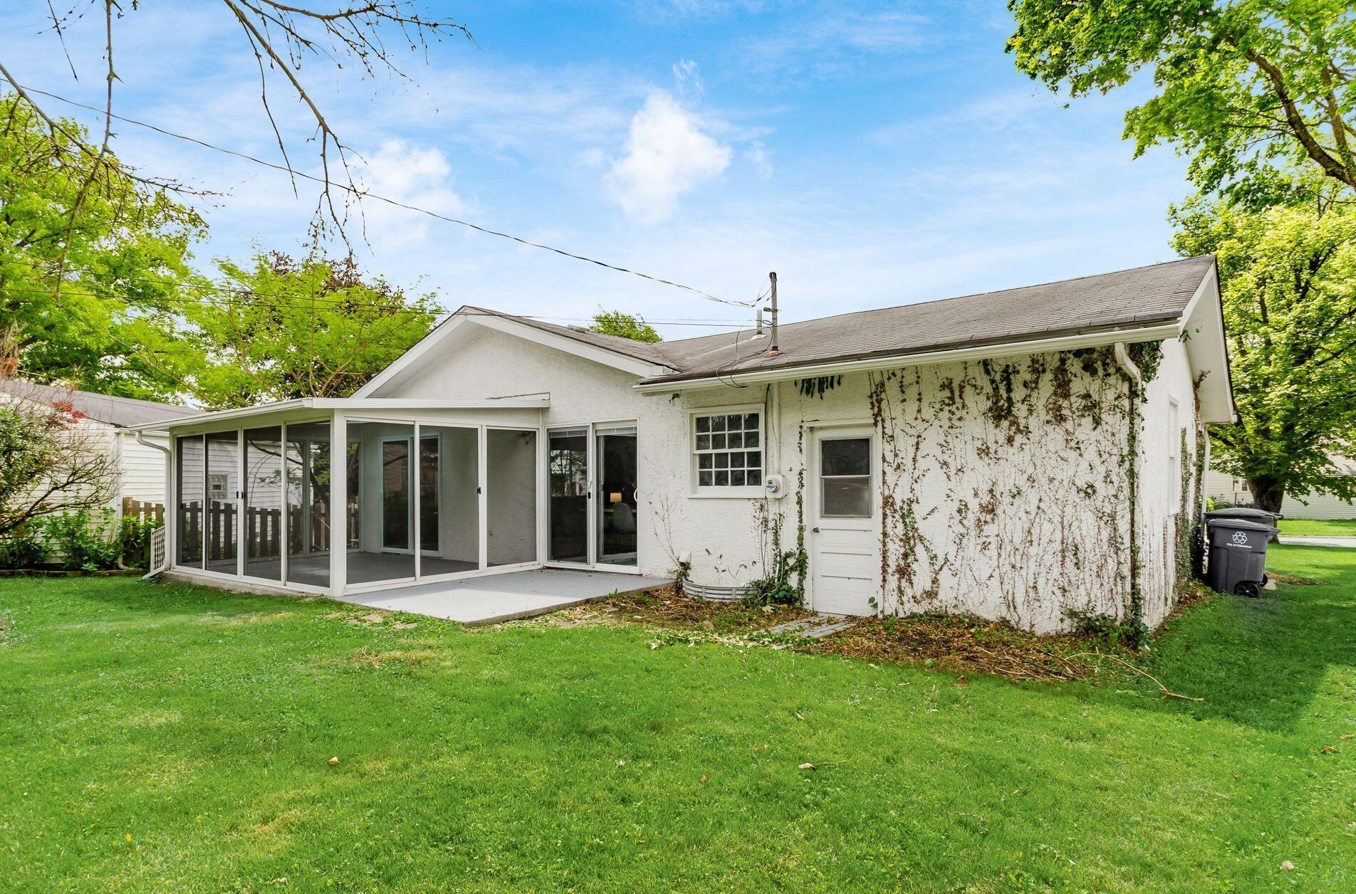 1094 Kenwick Rd, Columbus OH 43209-2582 exterior