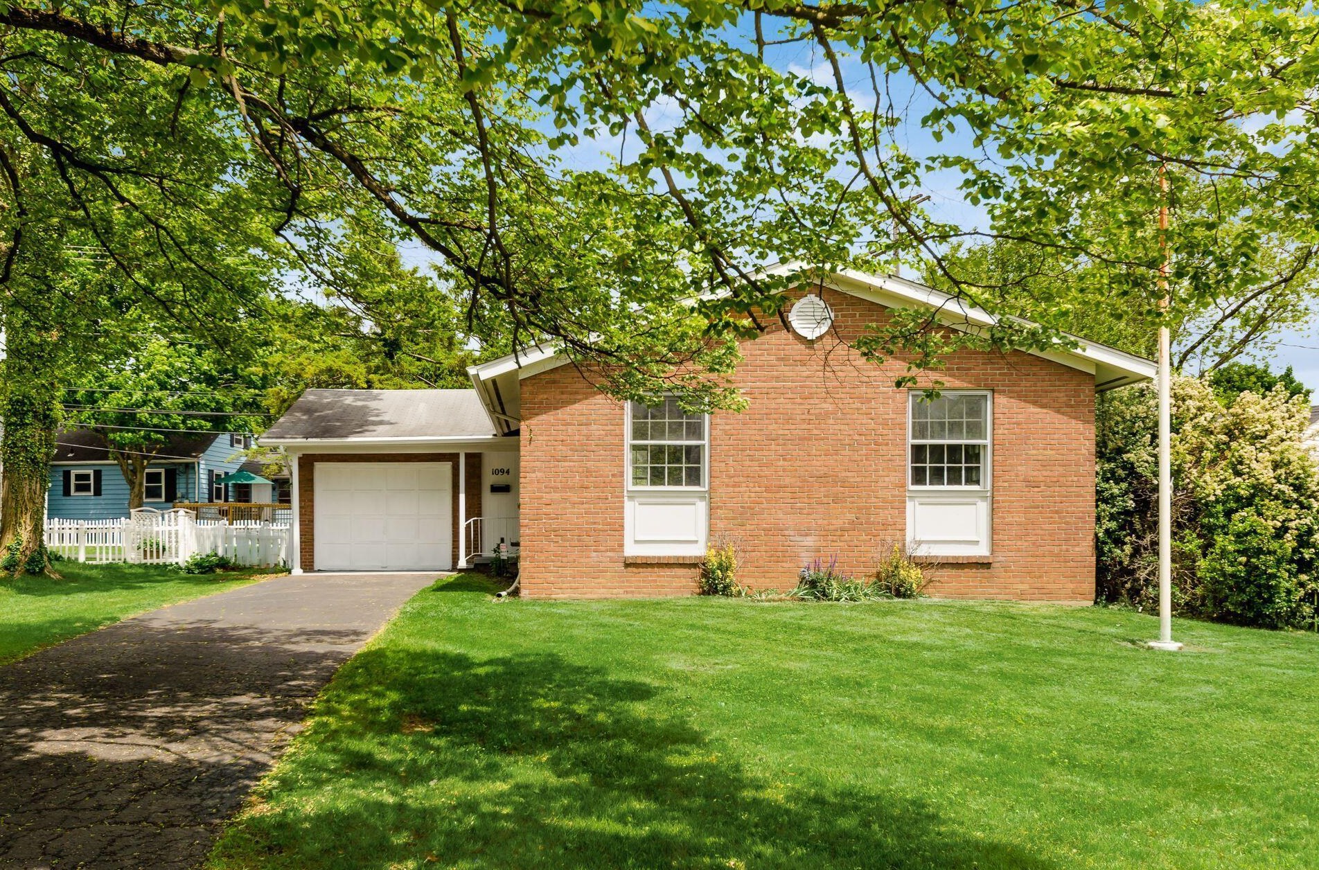 1094 Kenwick Rd, Columbus OH 43209-2582 exterior