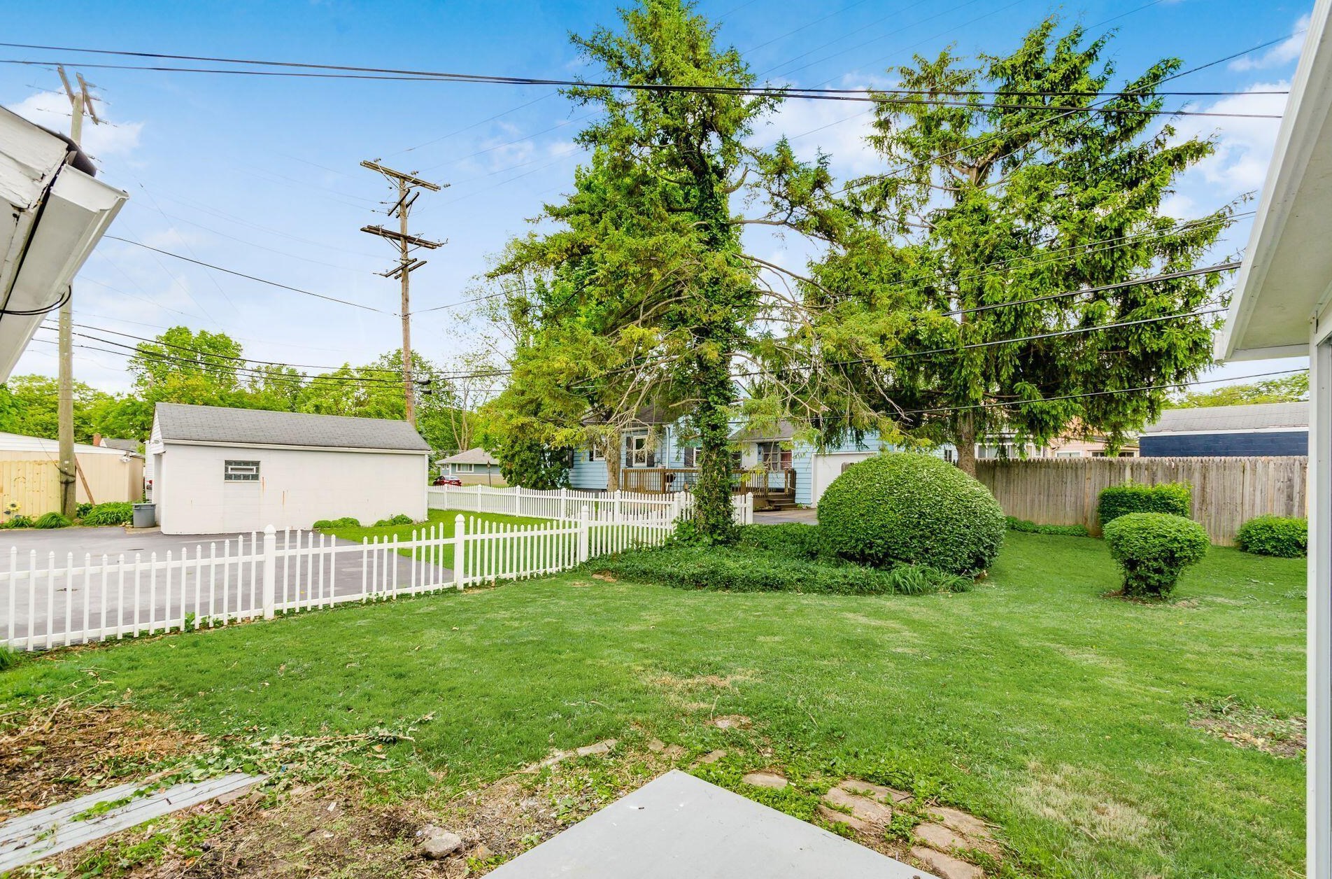 1094 Kenwick Rd, Columbus OH 43209-2582 exterior