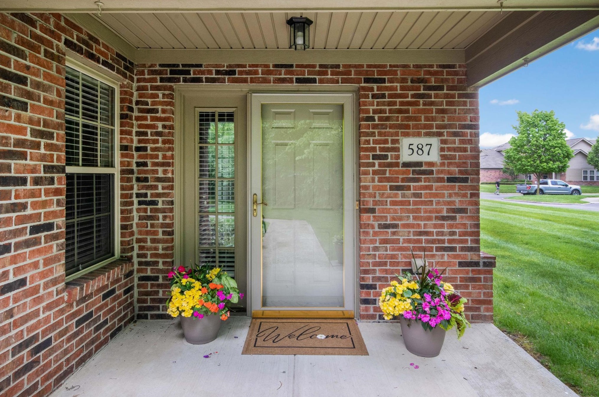 587 Piney Glen Dr, Columbus OH  43230-8420 exterior