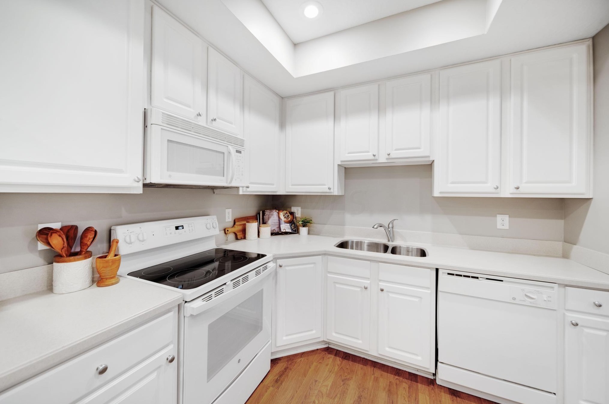 587 Piney Glen Dr, Columbus OH  43230-8420 exterior