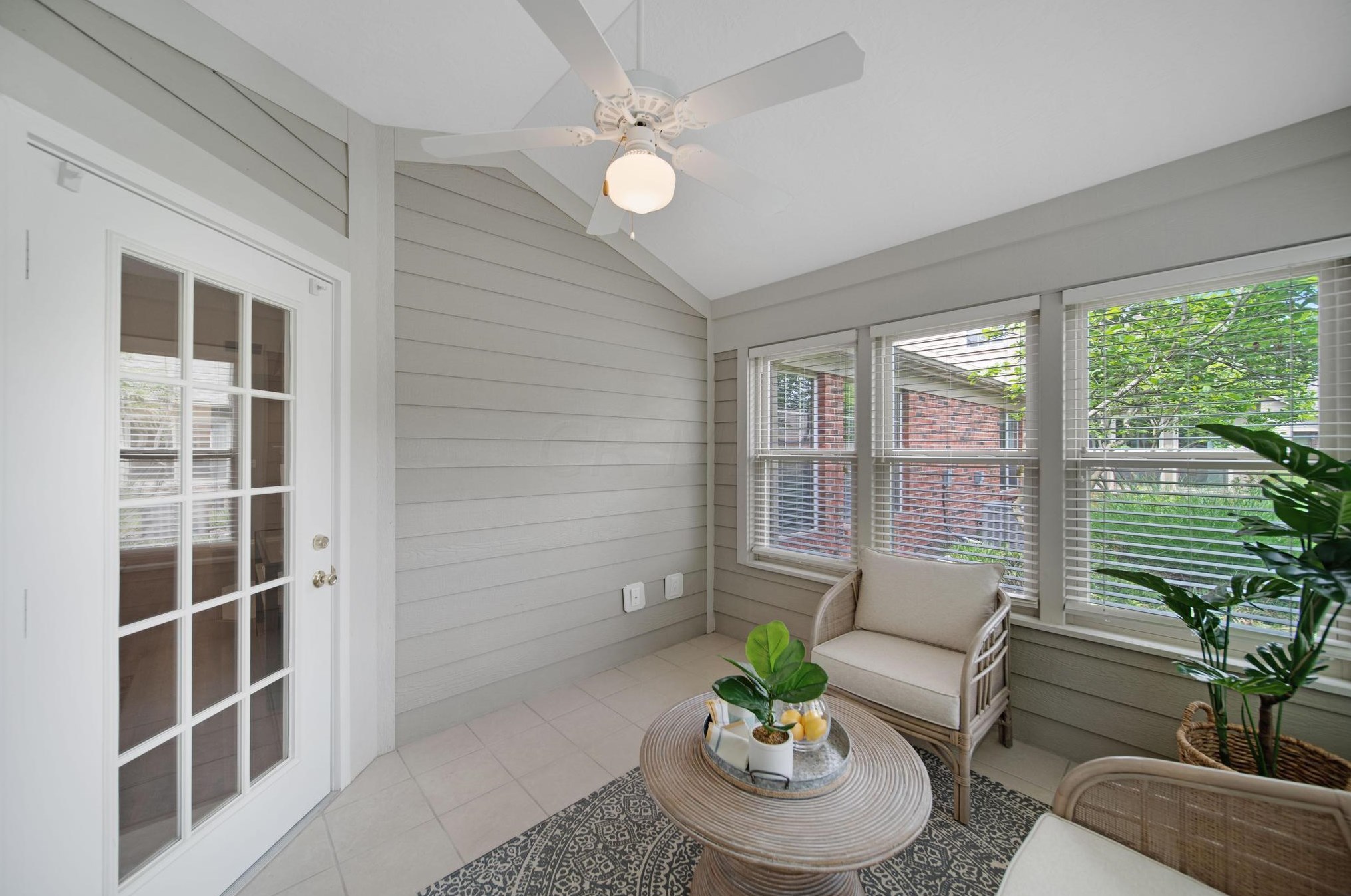 587 Piney Glen Dr, Columbus OH  43230-8420 exterior