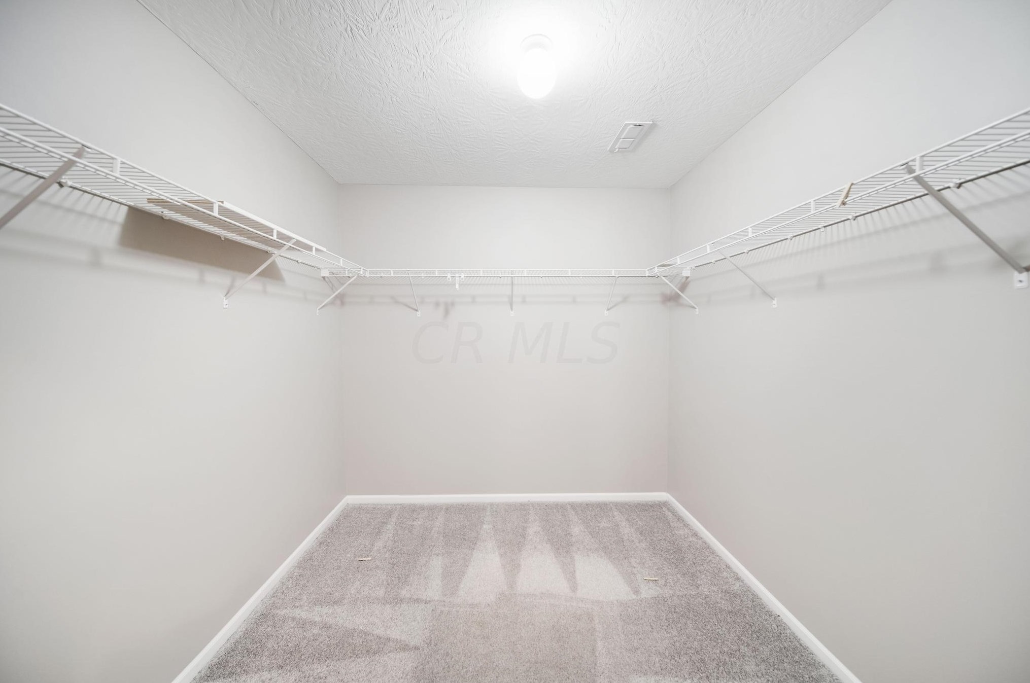 587 Piney Glen Dr, Columbus OH  43230-8420 exterior