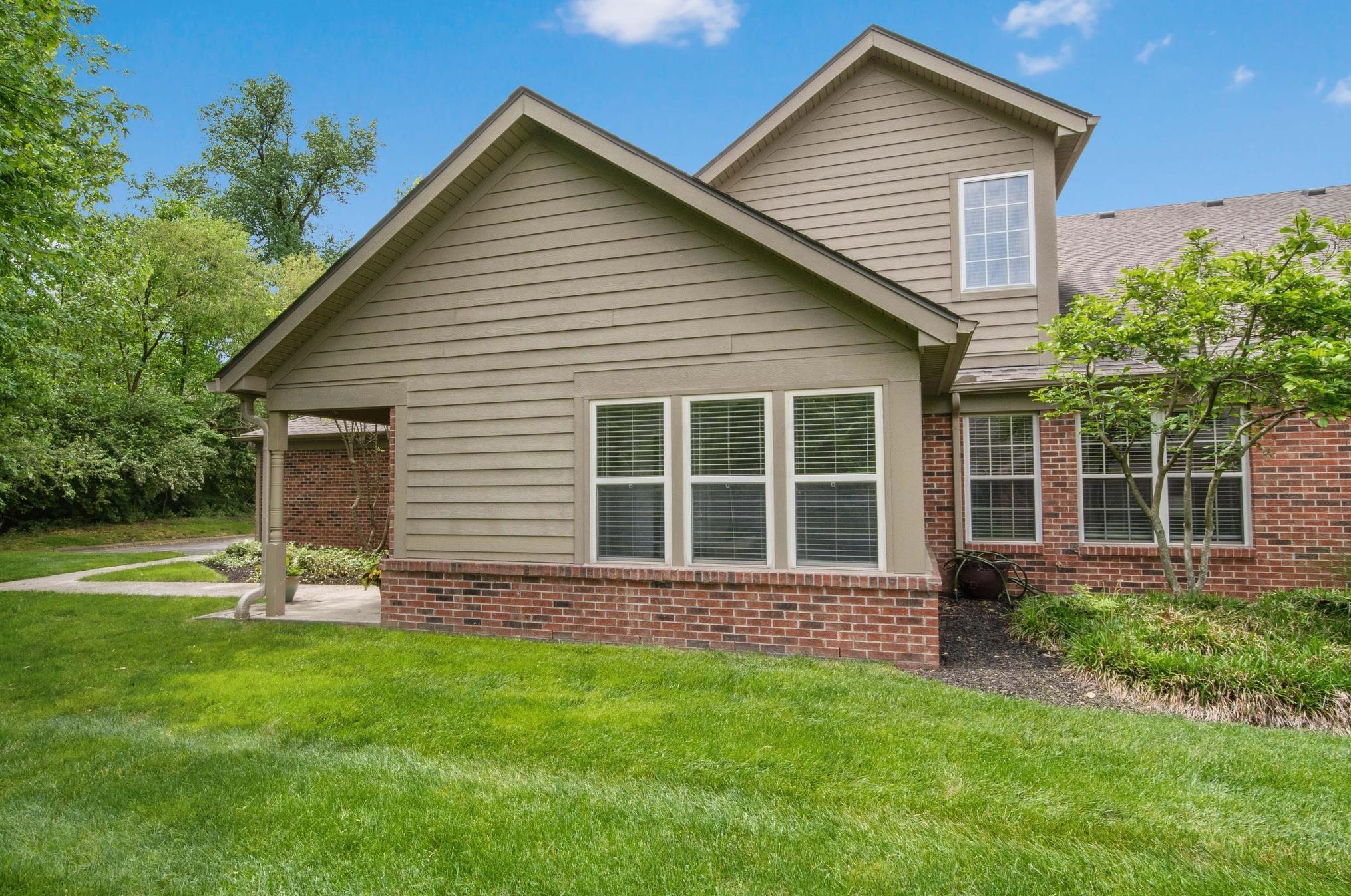 587 Piney Glen Dr, Columbus OH  43230-8420 exterior