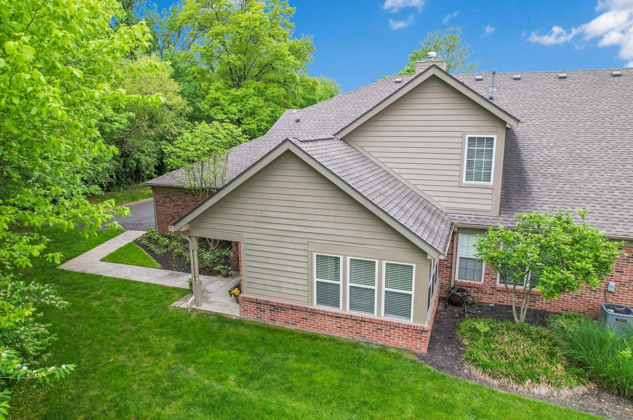 587 Piney Glen Dr, Columbus OH  43230-8420 exterior