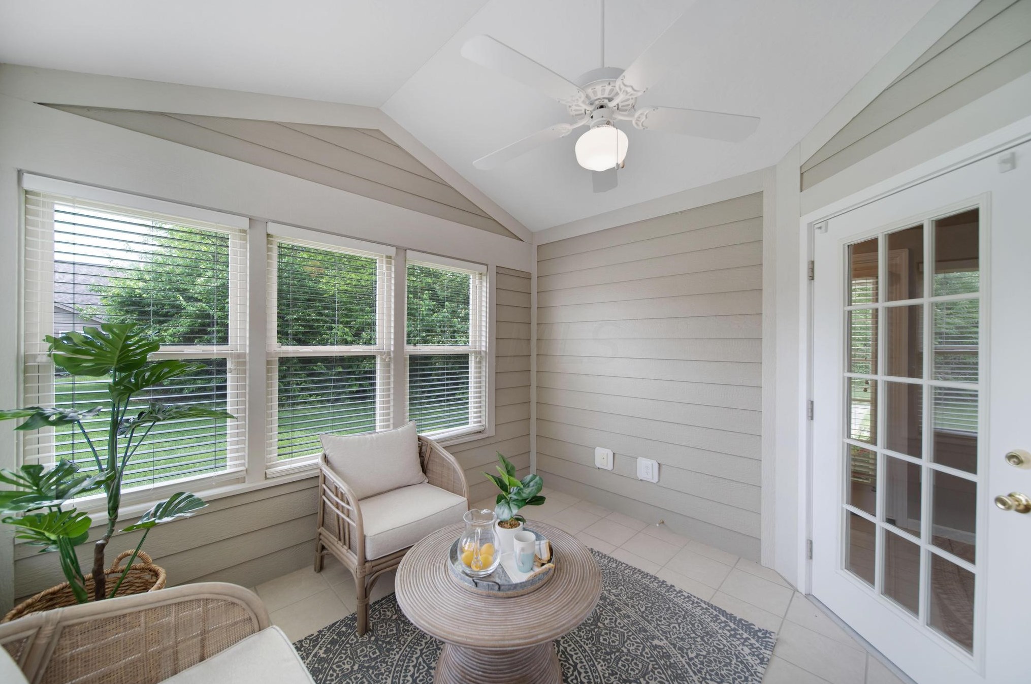 587 Piney Glen Dr, Columbus OH  43230-8420 exterior