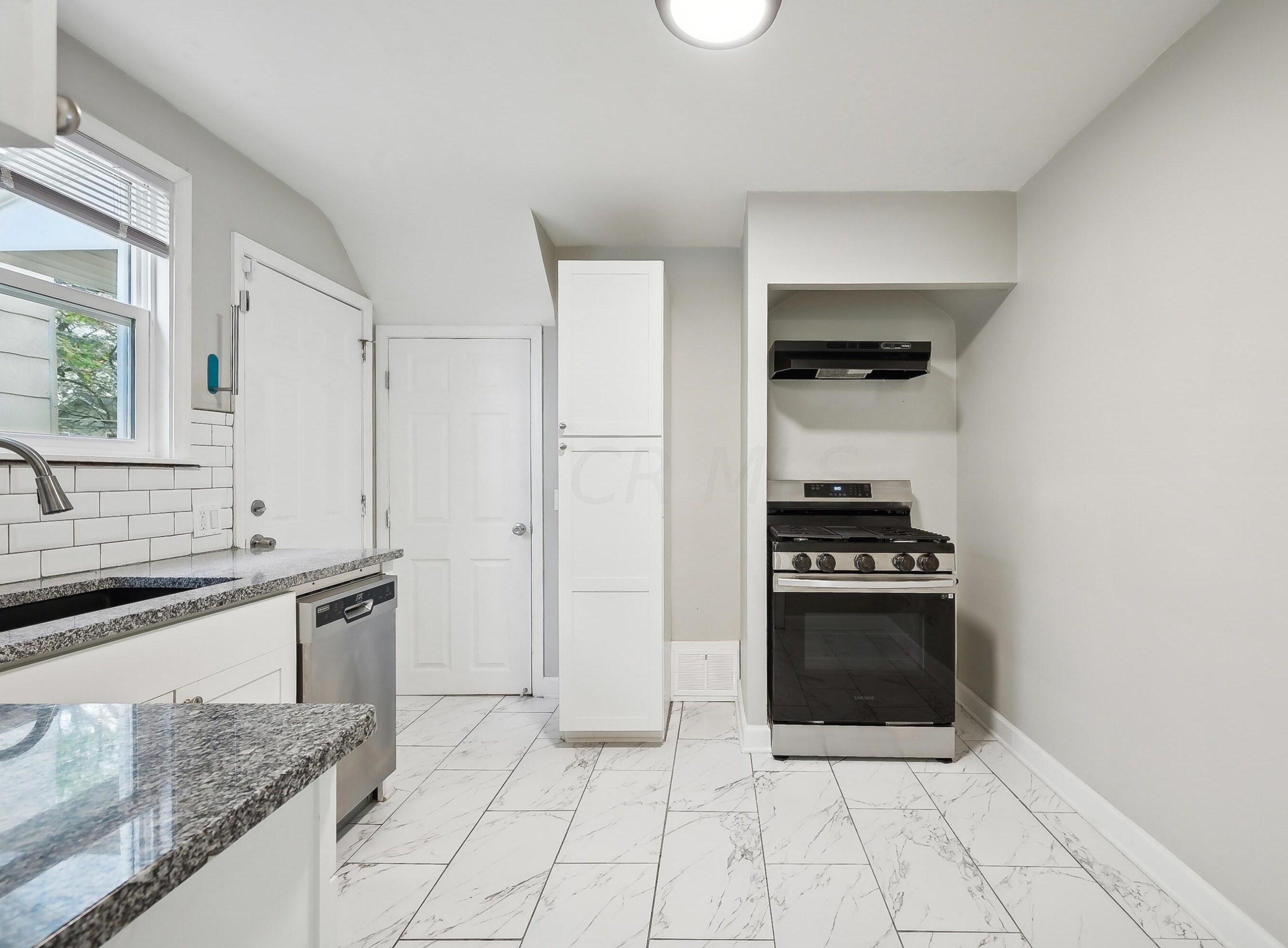 1519 Hudson St, Columbus OH 43202-2612 exterior