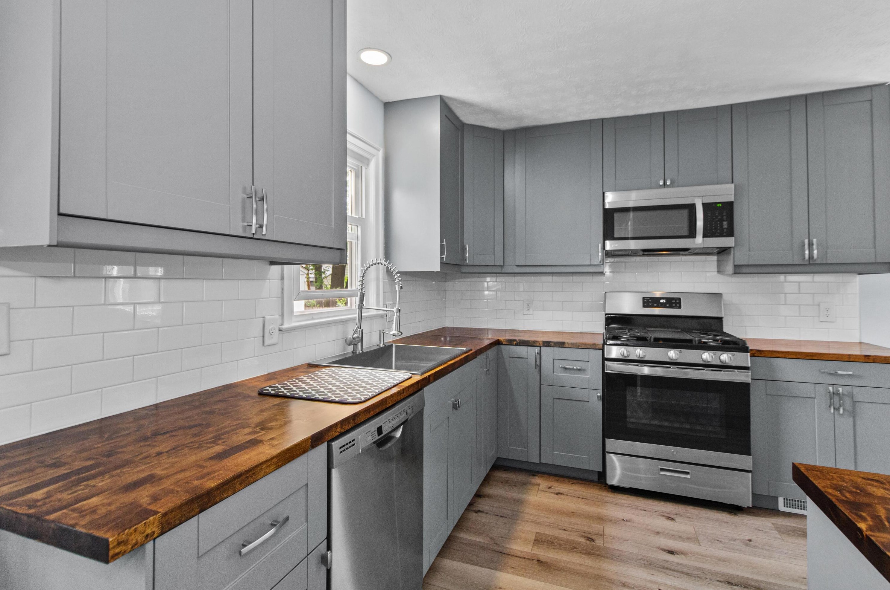 3028 Oaklawn St, Columbus OH  43224-4353 exterior