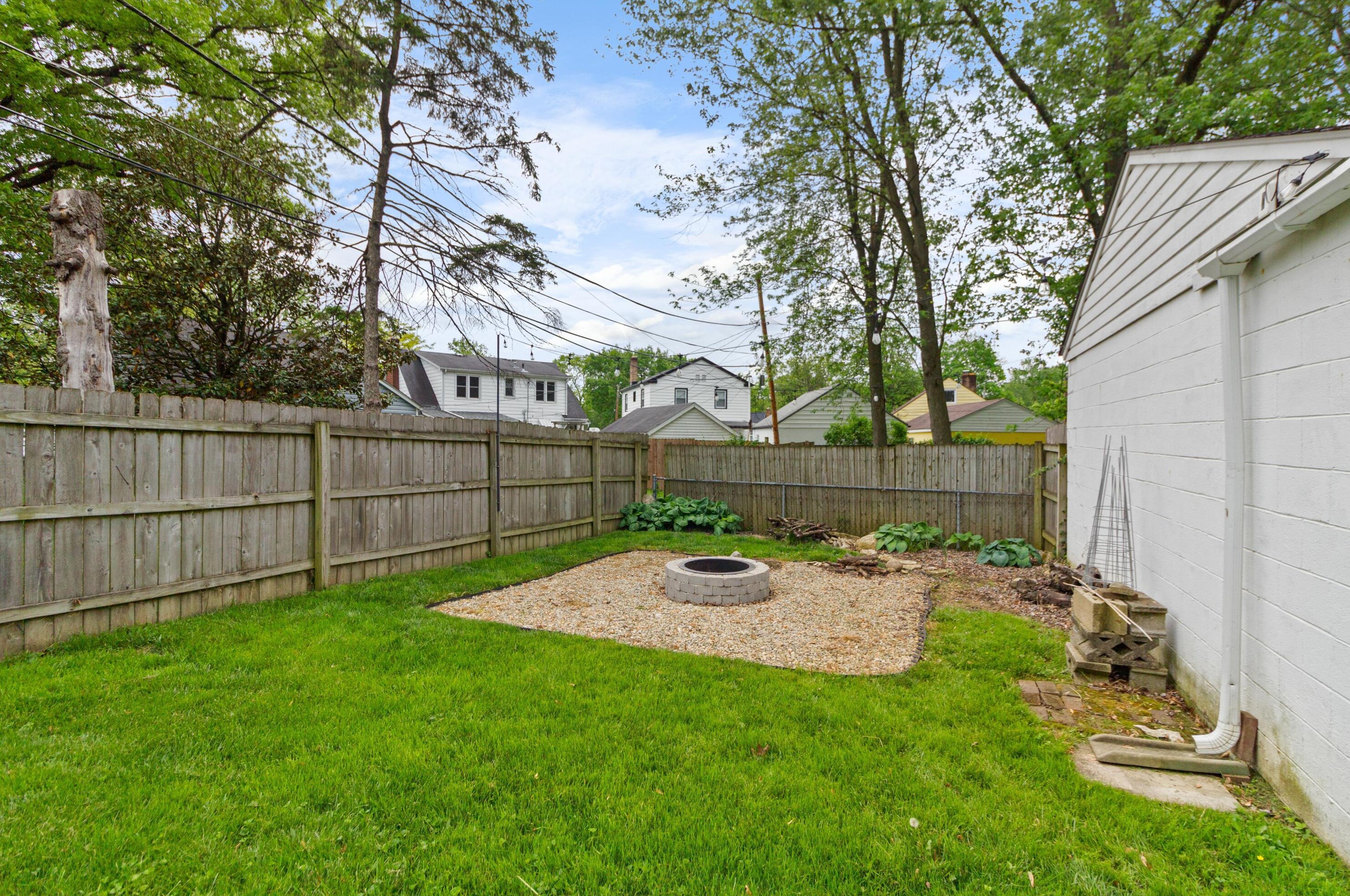 3028 Oaklawn St, Columbus OH  43224-4353 exterior