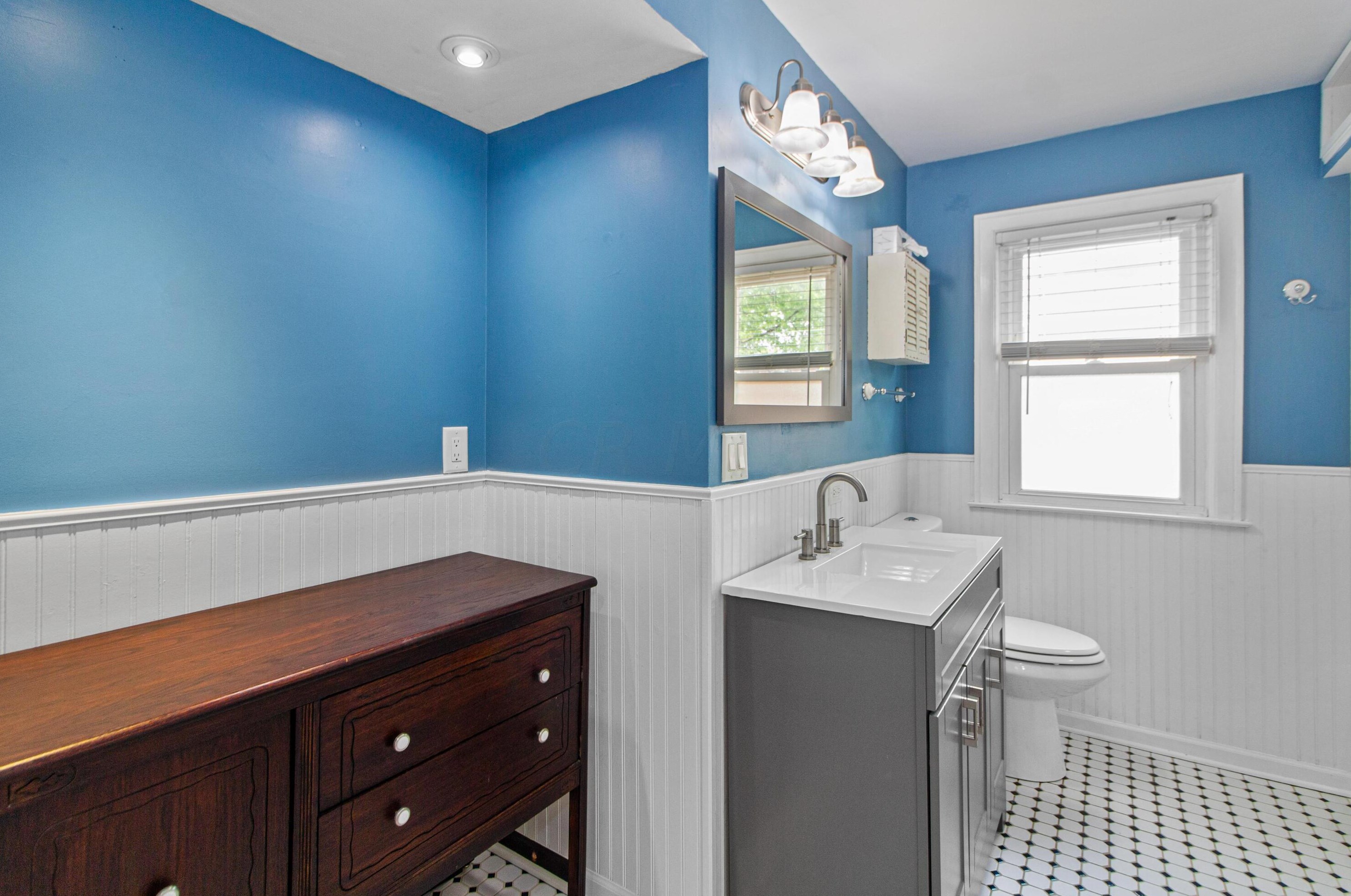 3028 Oaklawn St, Columbus OH  43224-4353 exterior