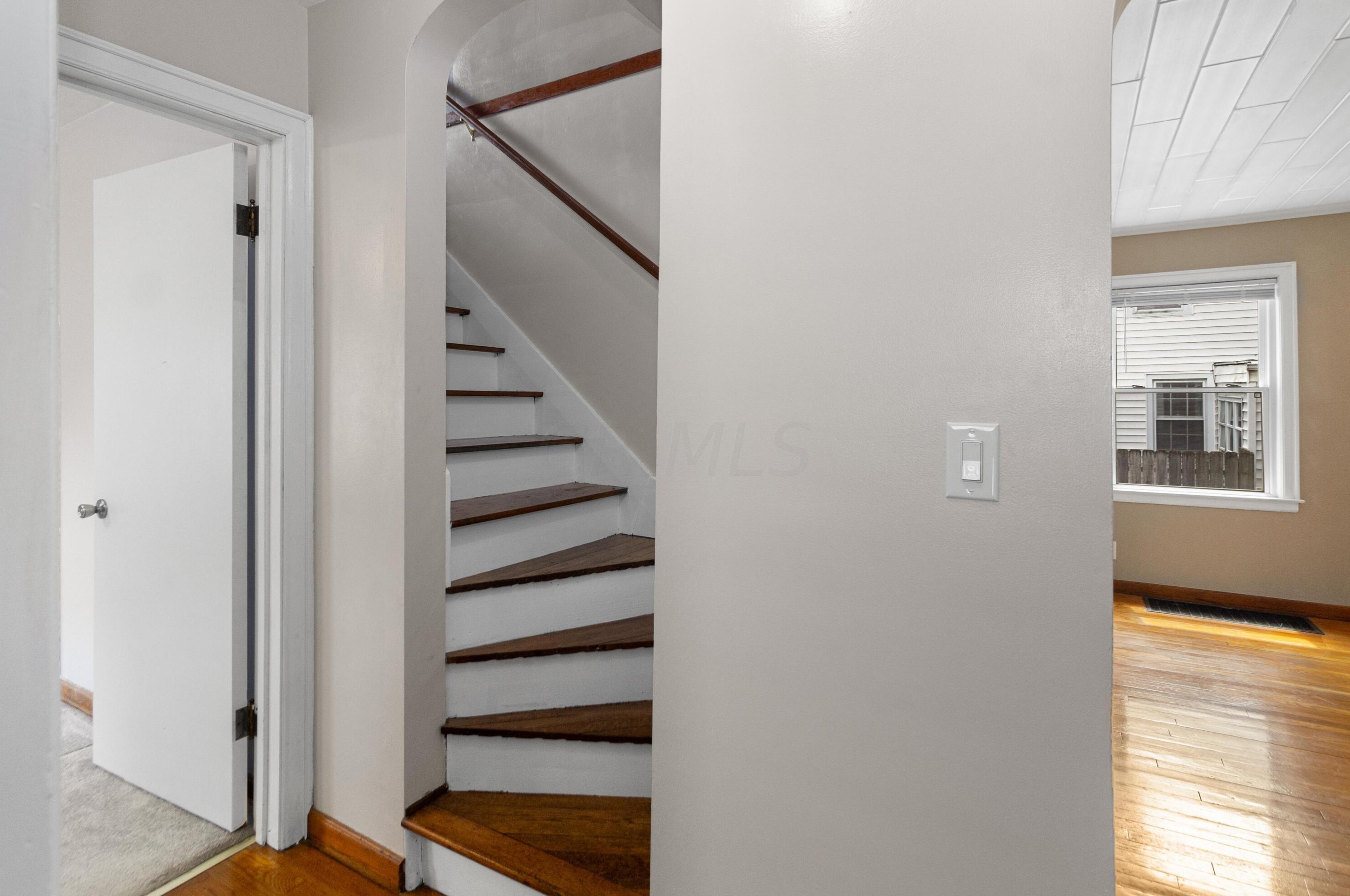 3028 Oaklawn St, Columbus OH  43224-4353 exterior