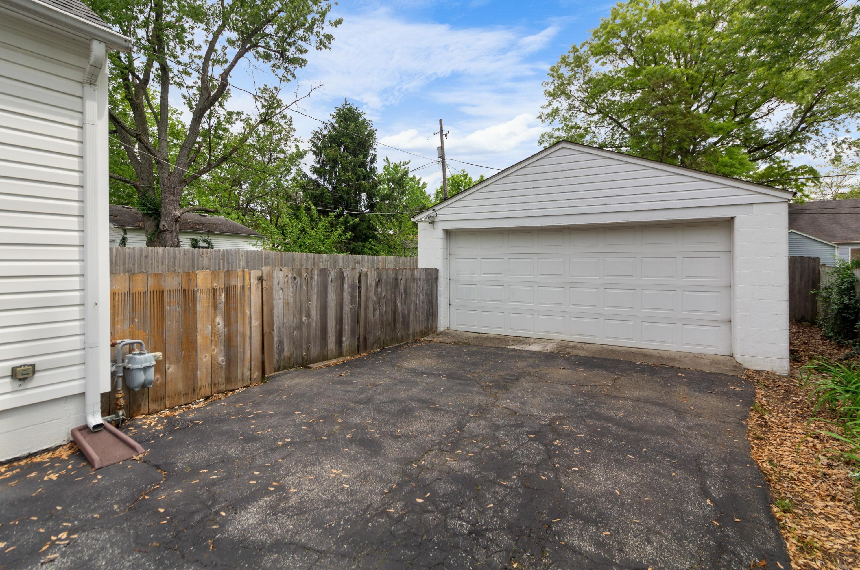 3028 Oaklawn St, Columbus OH  43224-4353 exterior