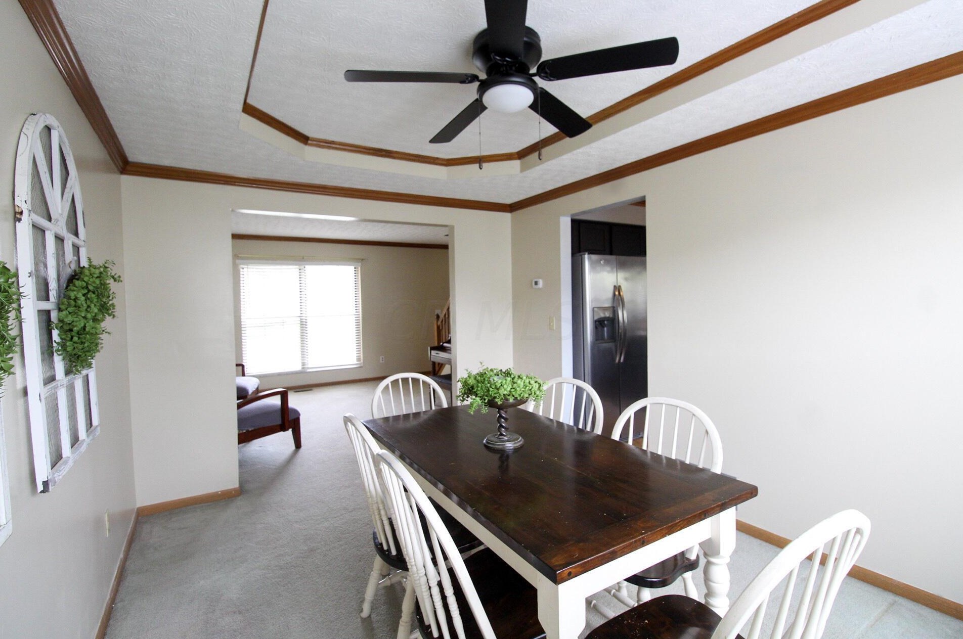 233 Oxford Dr, Pataskala OH  exterior