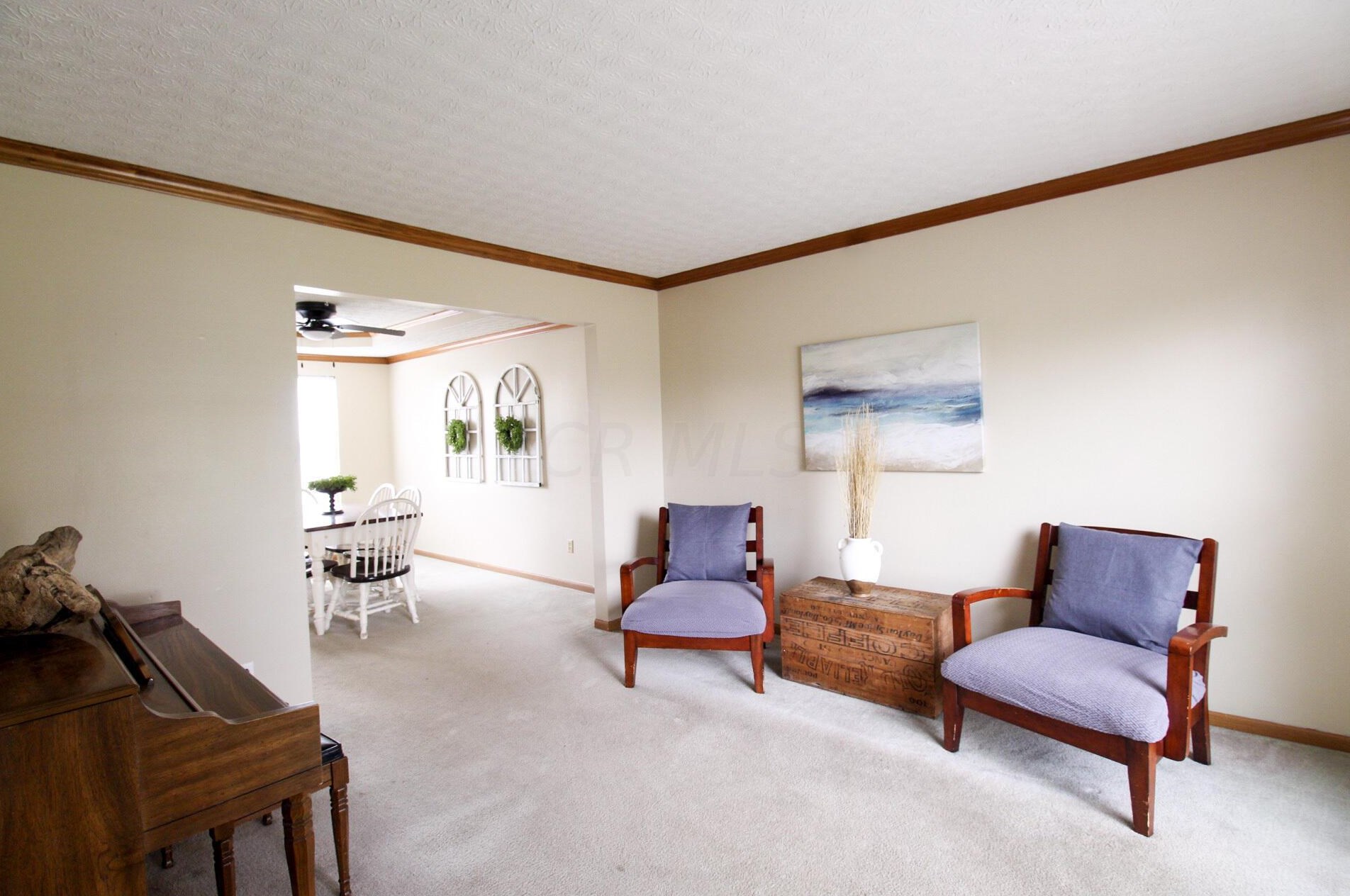 233 Oxford Dr, Pataskala OH  exterior